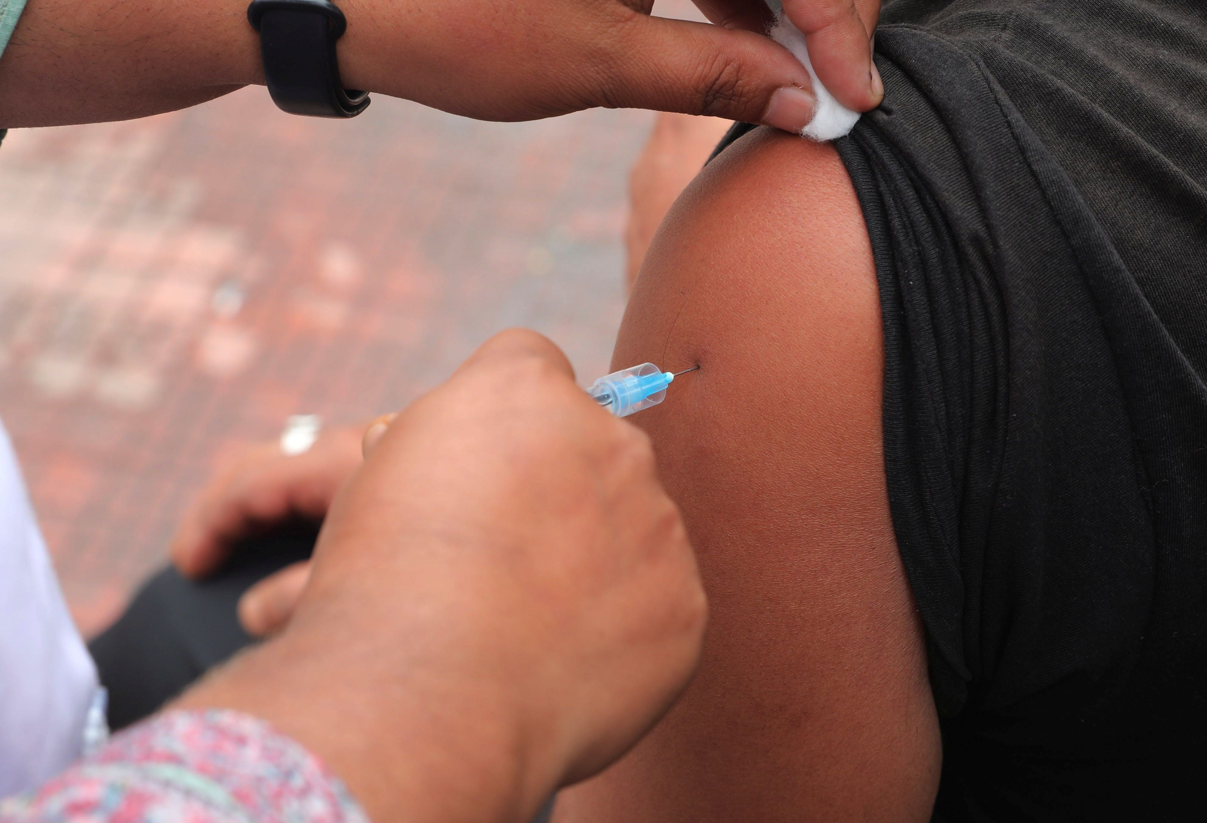 Argentina lanzó la campaña de vacunación contra la Polio y otras enfermedades como el sarampión y la rubeóla, a partir del 1 de octubre próximo (EFE/Farooq Khan)
