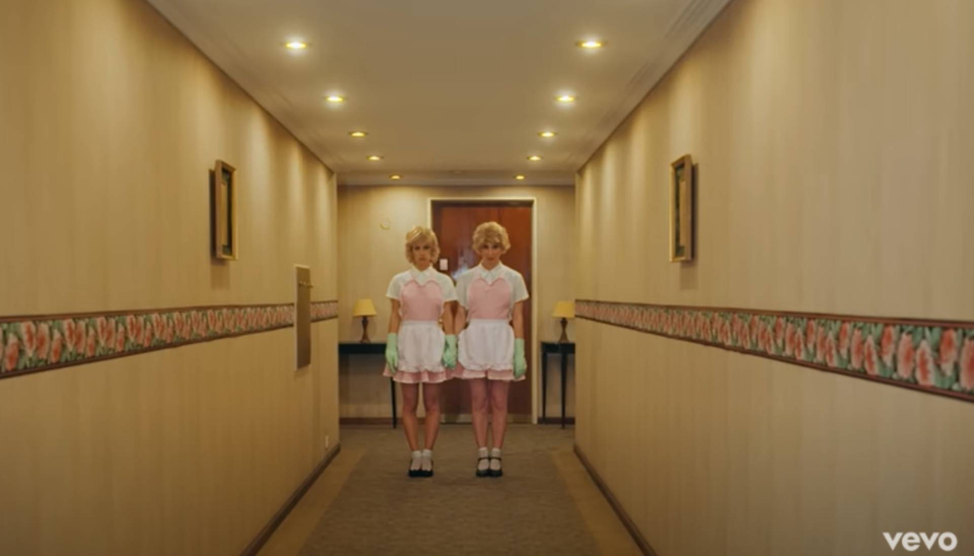 El videoclip "Yo te diré" de Miranda y Lali hace un homenaje a la película "El resplandor"