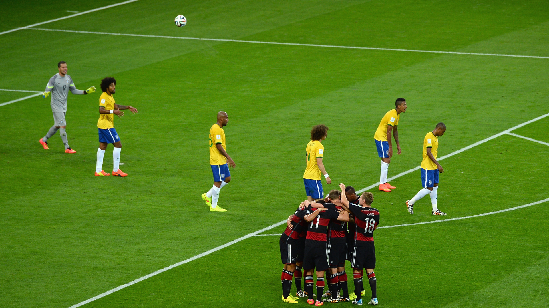 Un futbolista de Alemania reveló la orden que les dio Joachim Löw en el entretiempo del 7-1 ante Brasil