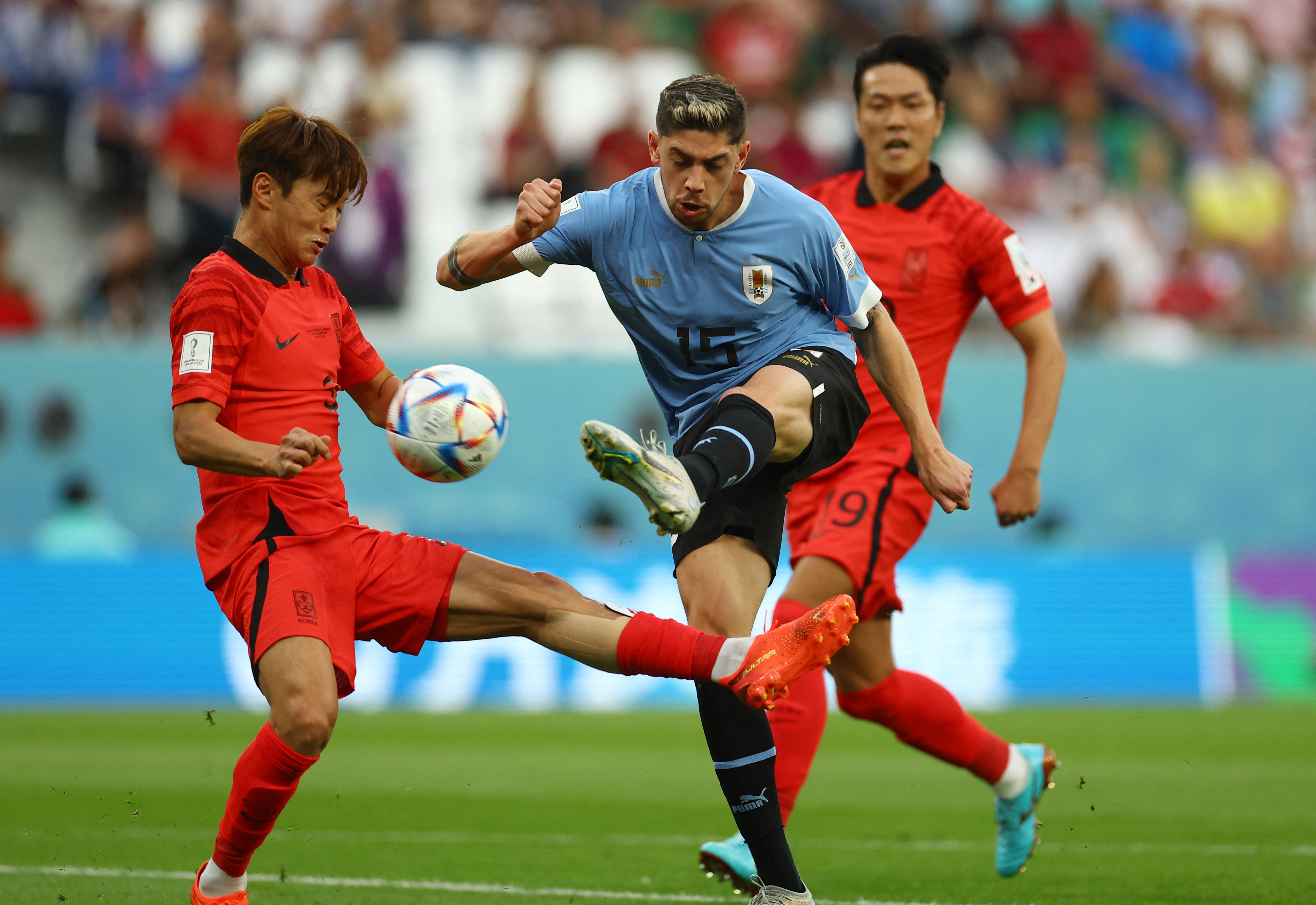 Federico Valverde tuvo la primera gran chance de Uruguay en el partido (REUTERS/Kai Pfaffenbach)