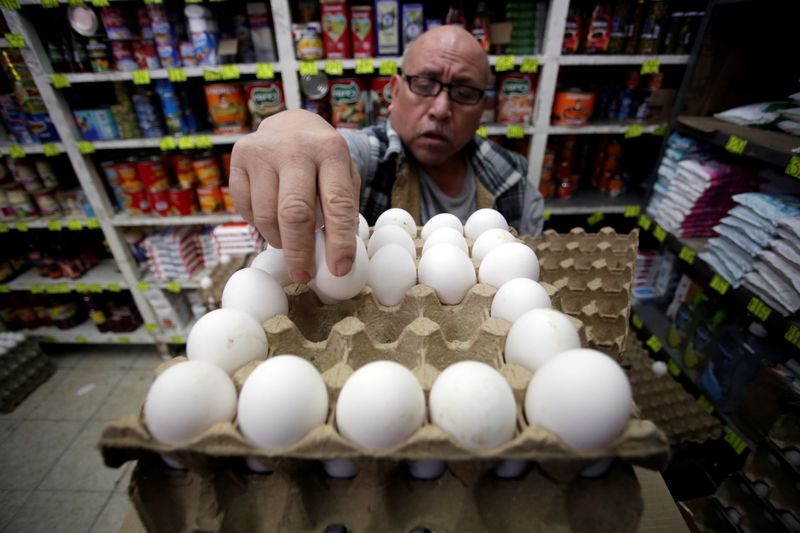 Inflación general se moderó al 7.76%, pero precio del huevo y el pollo siguió subiendo