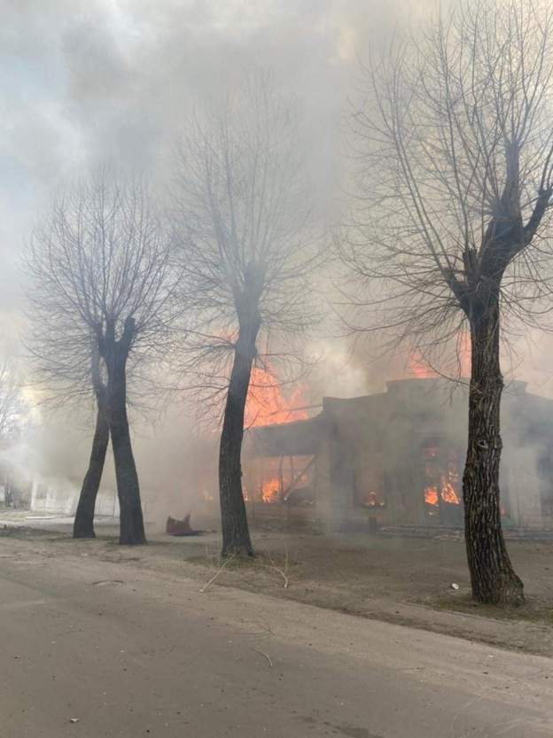 La administración de la región de Luhansk anunció el bombardeo de Severodonetsk.
Es una ciudad controlada por Ucrania de unos 100.000 habitantes al noroeste de Luhansk. (Administración Estatal Regional de Lugansk)