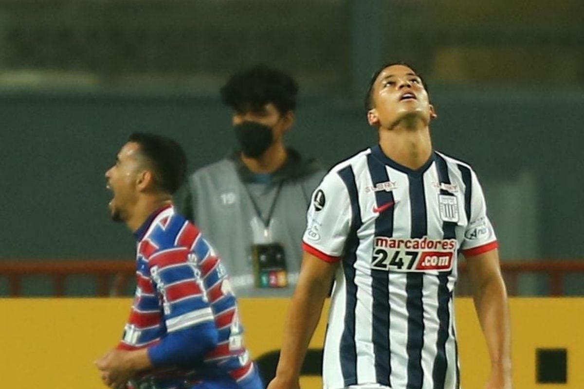 El delantero ingresó en la segunda parte del partido ante Fortaleza. Foto: Movistar Deportes.