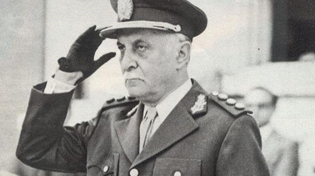 A fines de 1981 el estrepitoso fracaso del gobierno del teniente general Roberto Eduardo Viola, impulsó la idea de ocupar el archipiélago para concitar adhesión popular y revertir la agonía del llamado "Proceso de Reorganización Nacional"