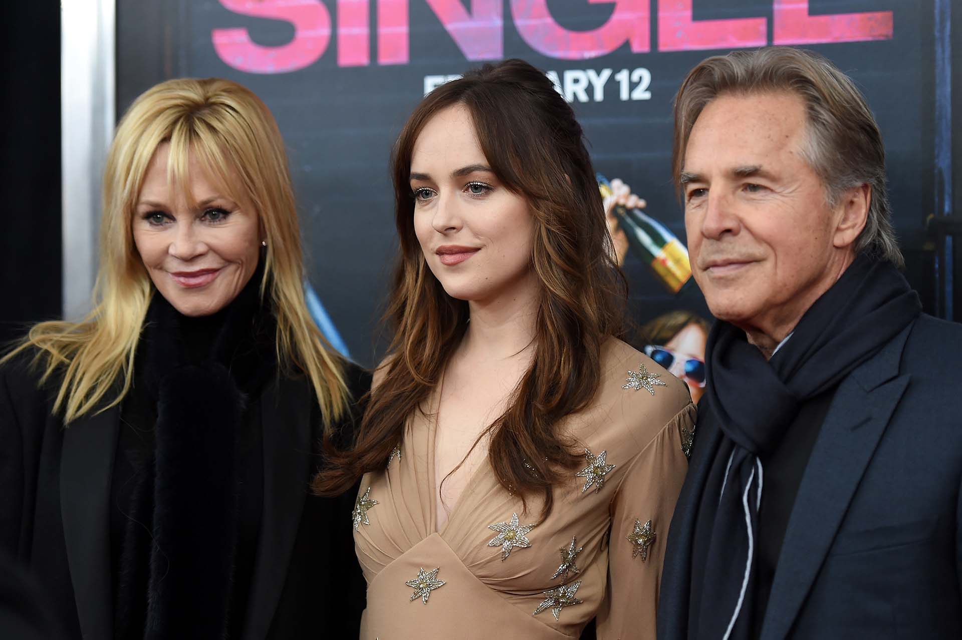Melanie Griffith, Dakota Johnson y Don Johnson (Jamie McCarthy/Getty Images)