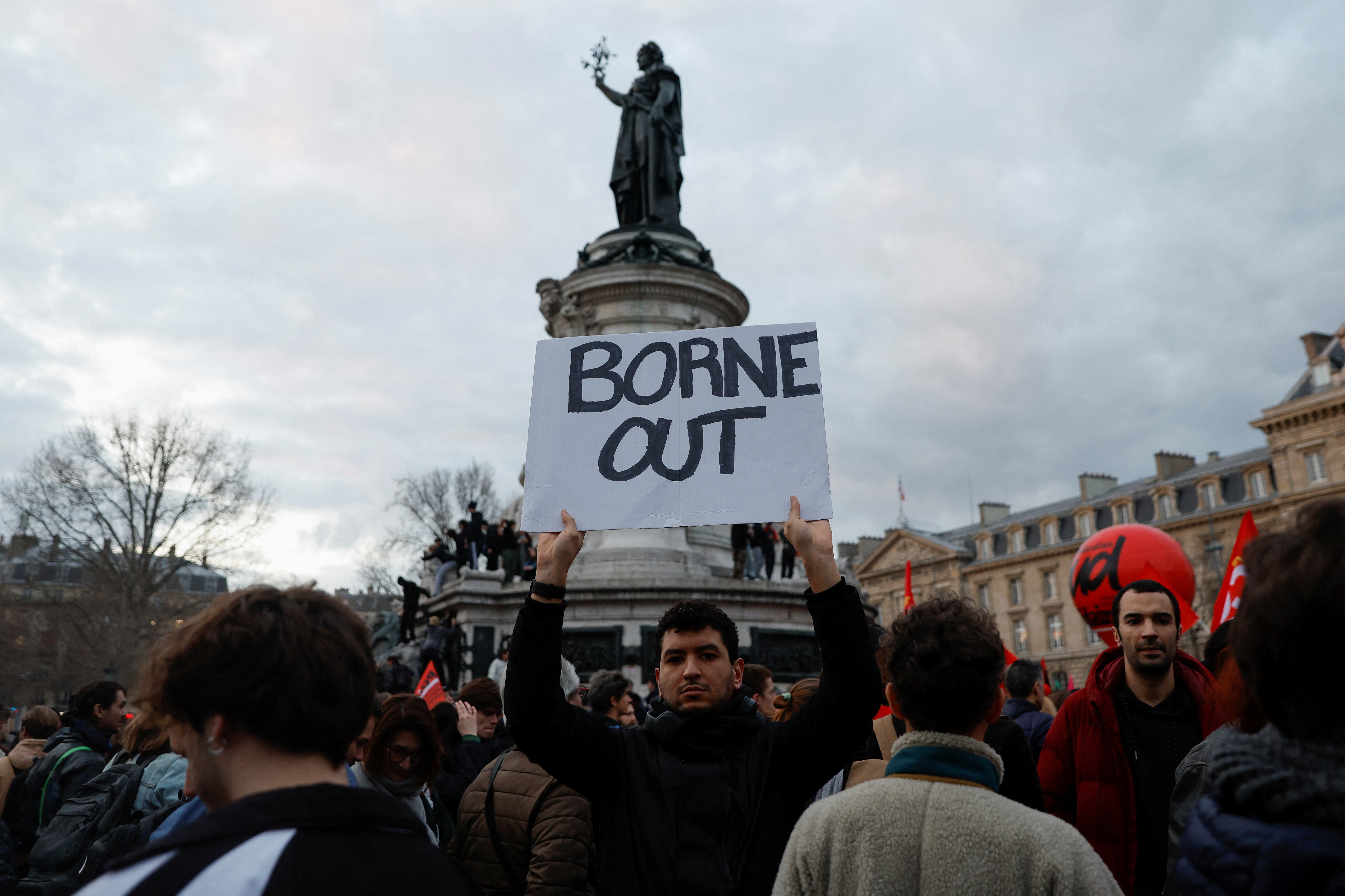 Francia enfrenta la novena jornada de protestas en contra de la reforma de pensiones de Macron