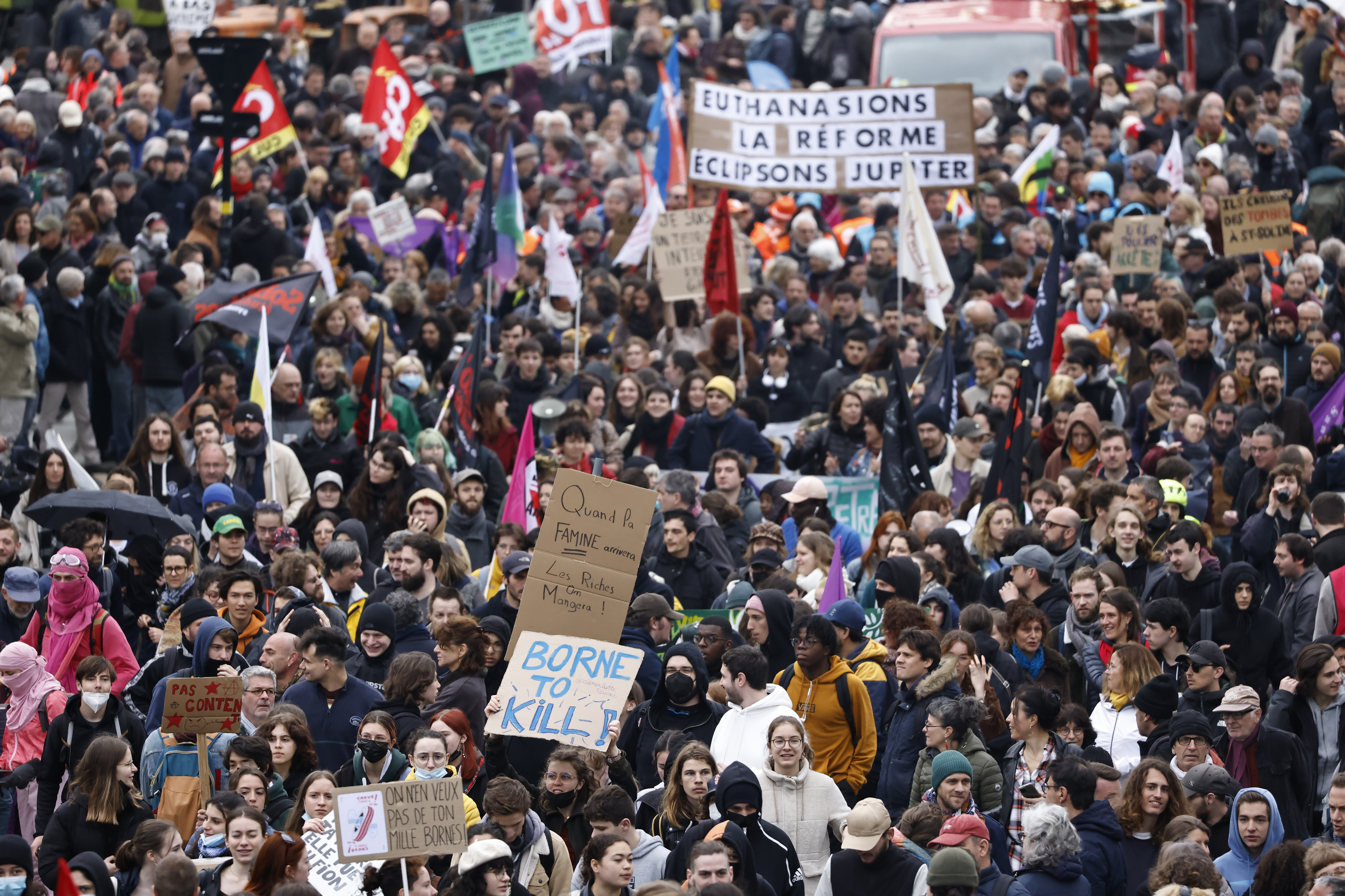 Los sindicatos franceses llamaron a una “movilización excepcional” el 1 de mayo tras la aprobación de la reforma jubilatoria