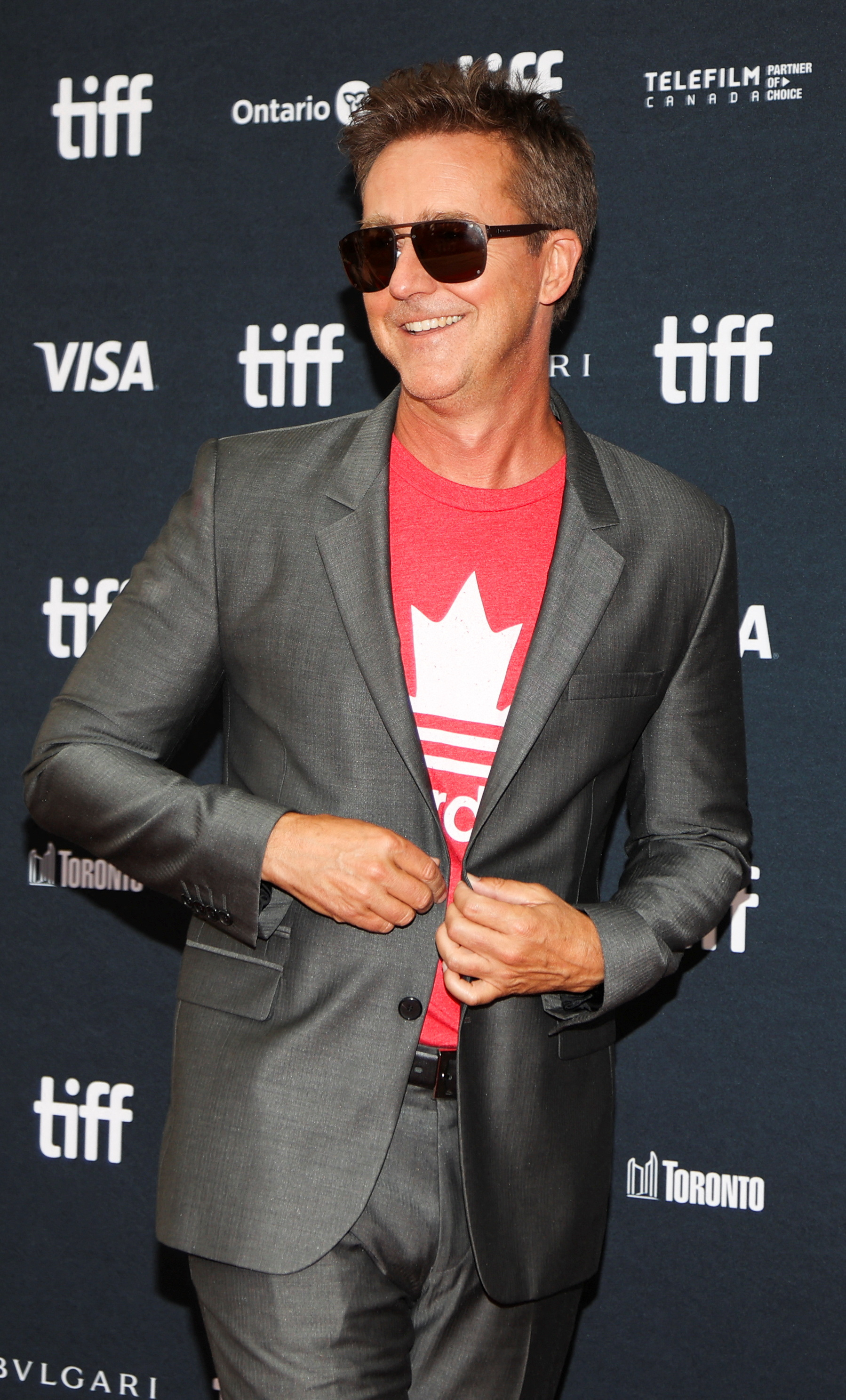 Edward Norton en la presentación de Glass Onion: A Knives Out Mystery, en el Festival Internacional de Cine de Toronto, Canadá (REUTERS)