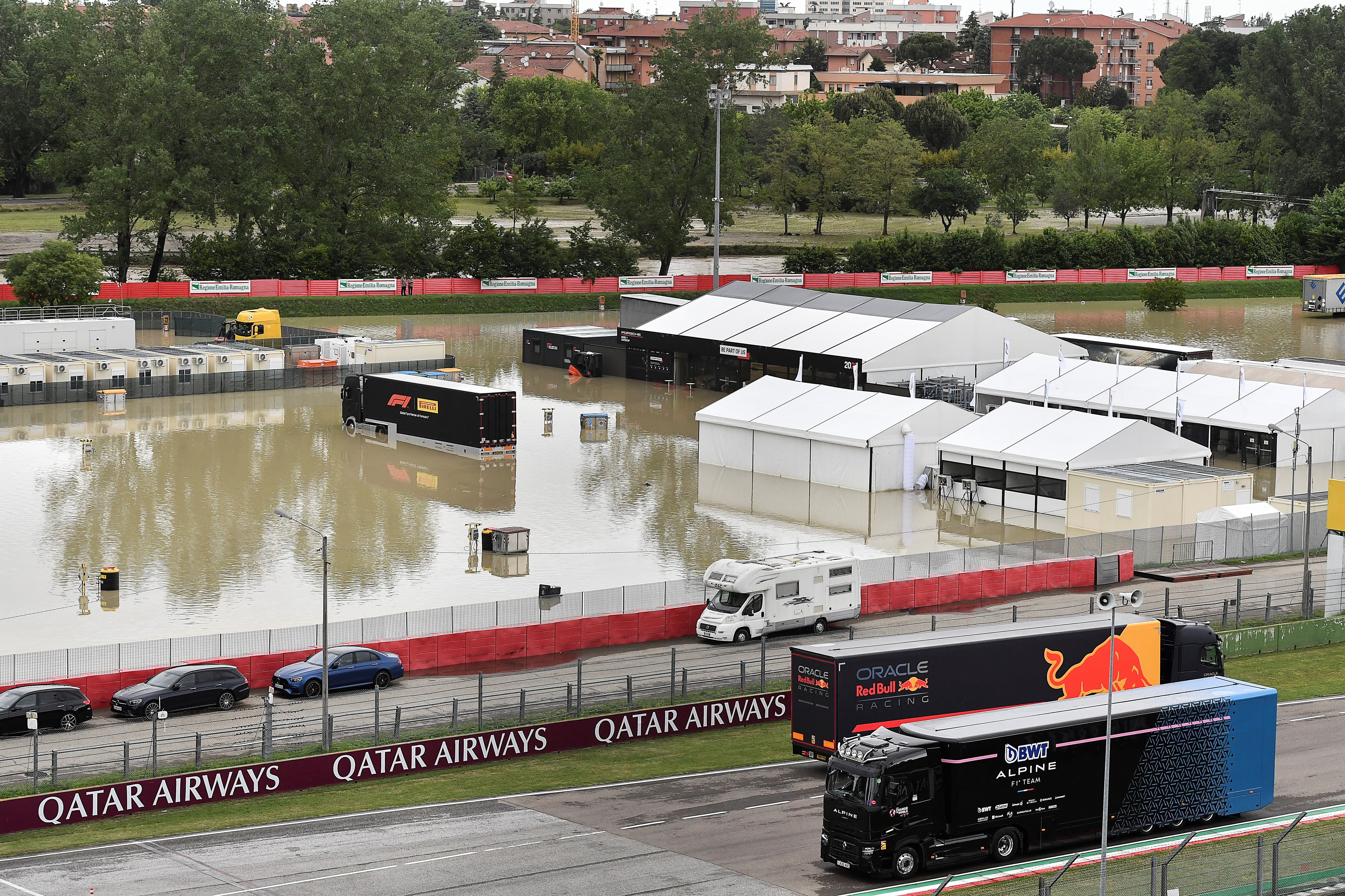 Así quedó el circuito de Ímola, donde se llevaría a cabo el Gran Premio de F1, tras fuertes lluvias
