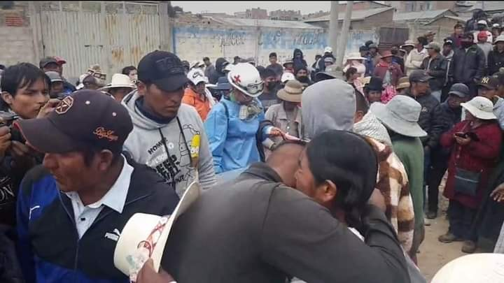 Familiares lamentan muerte de soldados en el río Ilave, en Puno