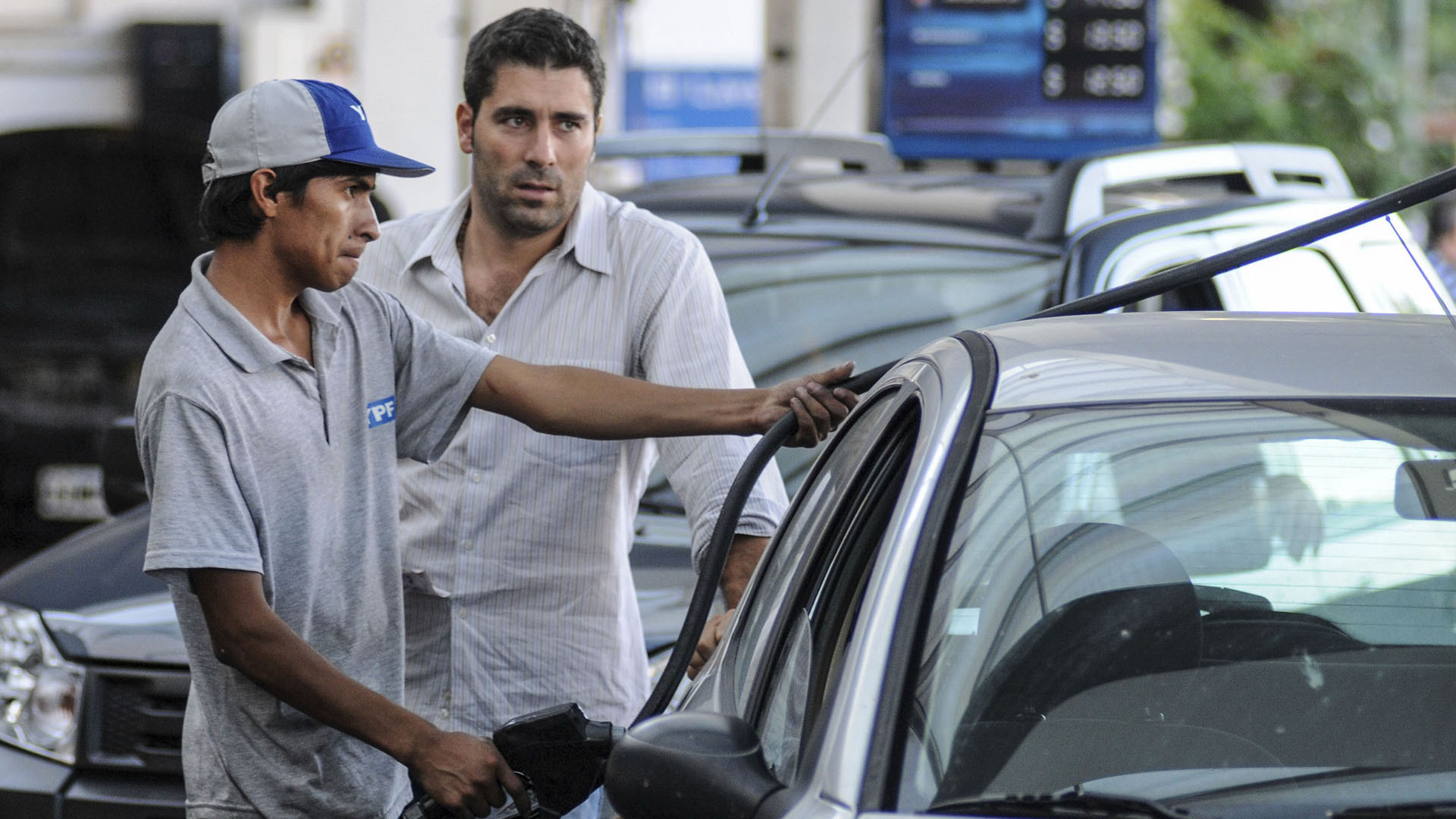 zzzznacp2
NOTICIAS ARGENTINAS 
BAIRES, ENERO 24: (ARCHIVO)  La estatal YPF puso en marcha hoy un aumento del 4,5 por ciento en los precios de sus combustibles, por la suba del petróleo y el dólar.Foto NA: MARIANO SANCHEZzzzz