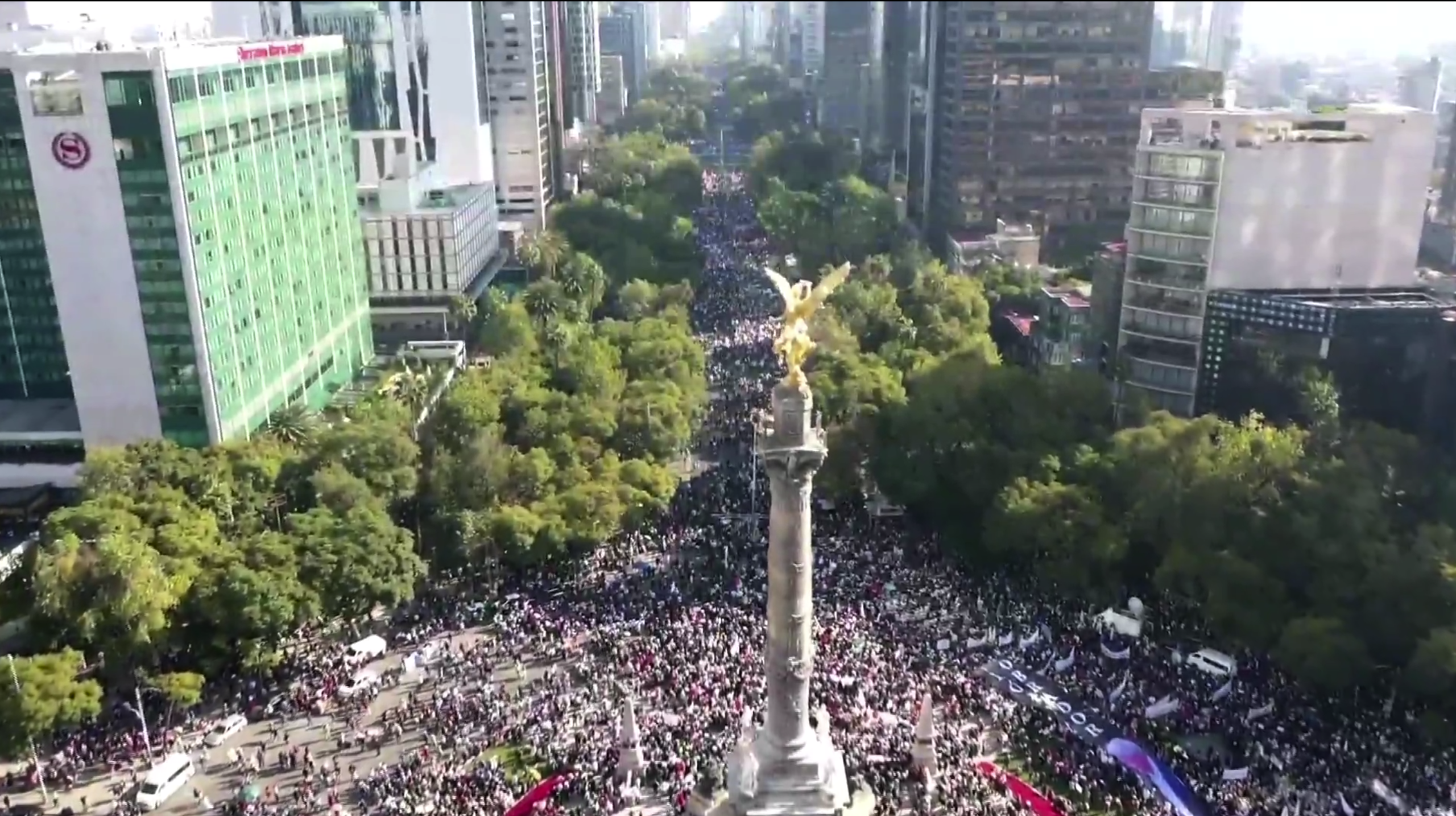 Marcha de AMLO: López Obrador llegó a la marcha e inició el recorrido rumbo al Zócalo