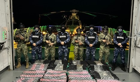 Las autoridades de la Marina aseguraron casi una tonelada y media de cocaína en aguas del Pacífico, cerca de Michoacán (Semar) 