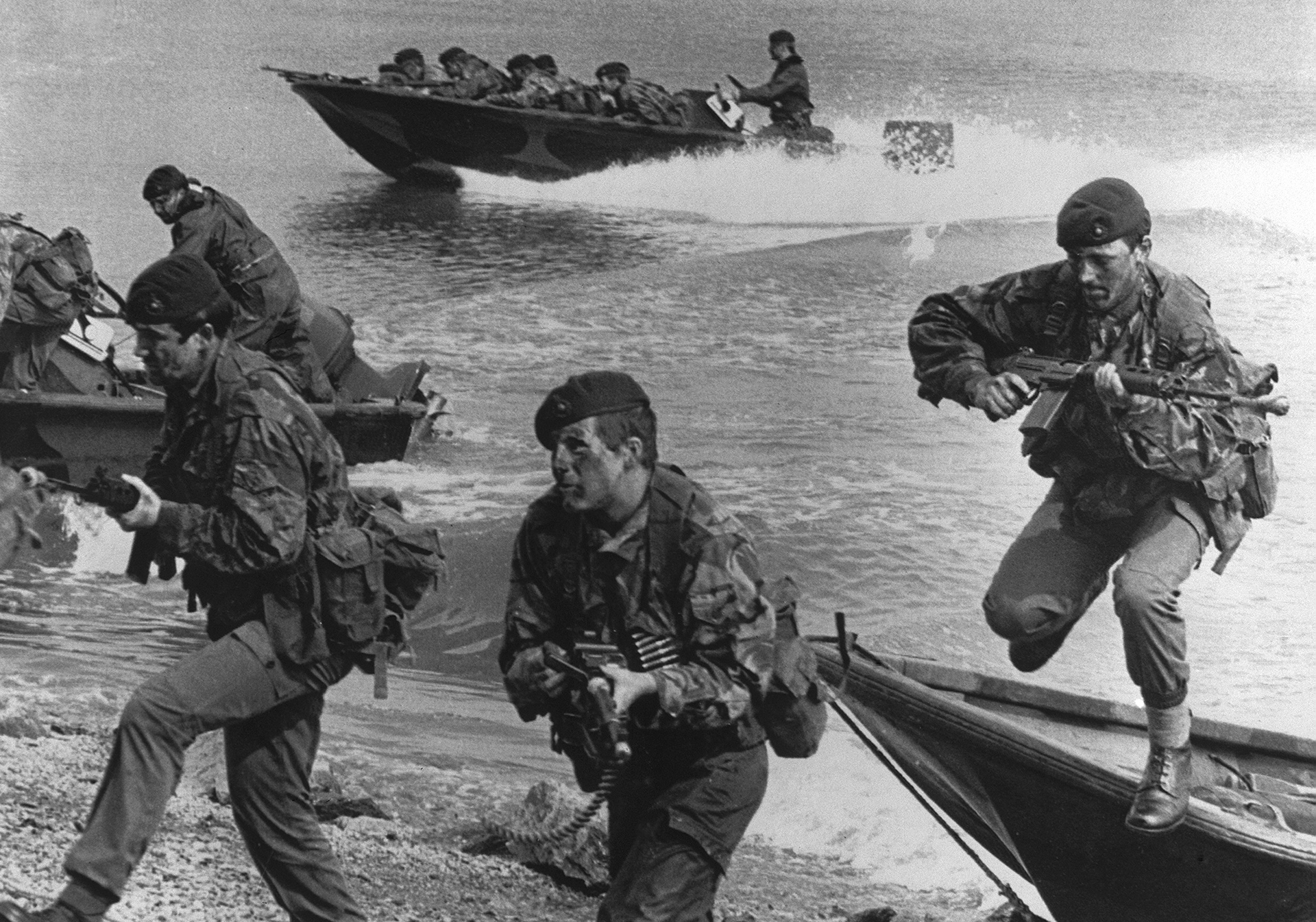 Marines de la armada real británica realizaron ejercicios de entrenamiento antes del desembarco (EFE)