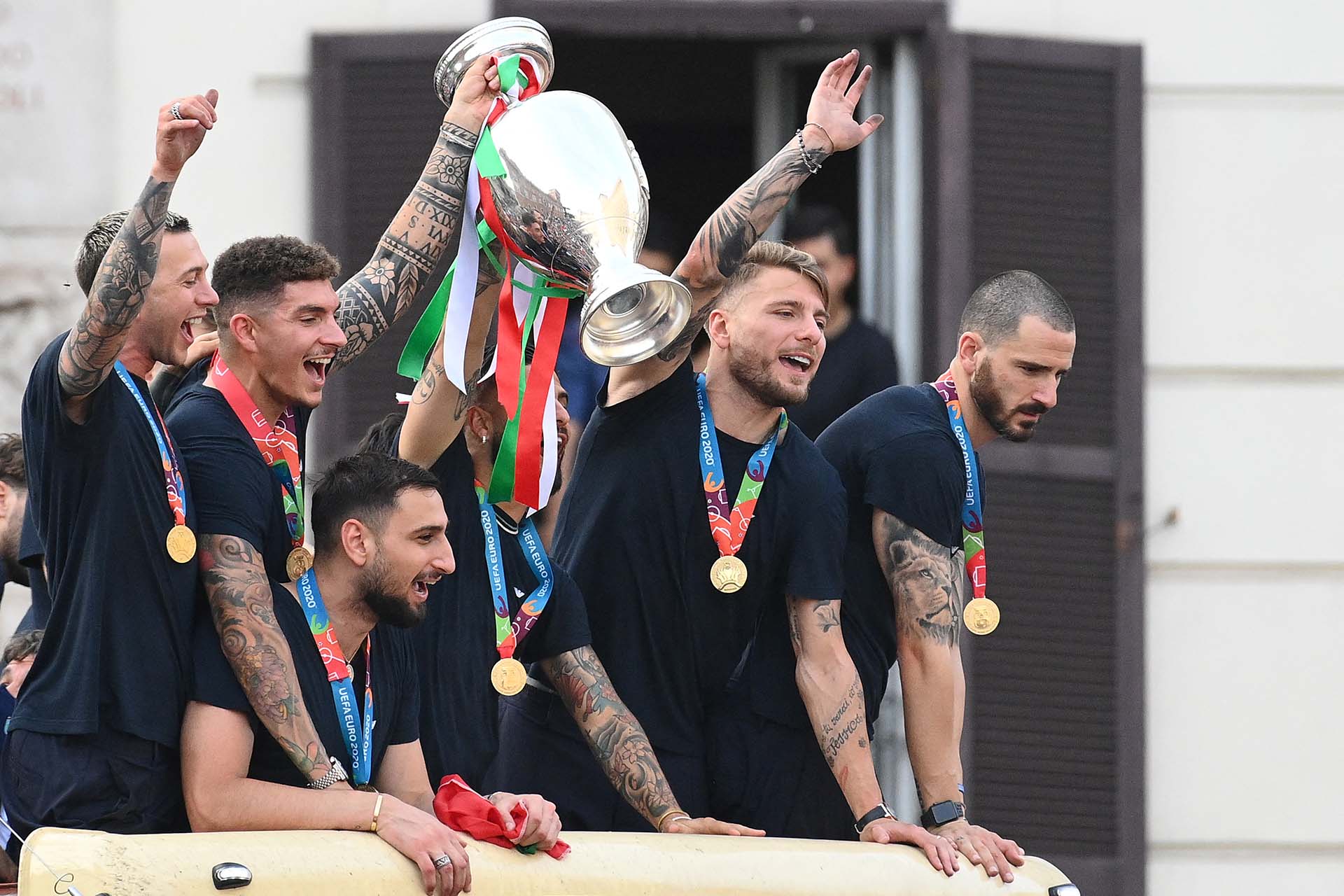 Chiellini dedicó el lunes la victoria a los aficionados italianos y al ex defensor de Italia y Fiorentina Davide Astori, que murió a los 31 años tras sufrir un paro cardíaco antes de un partido de la liga italiana en 2018