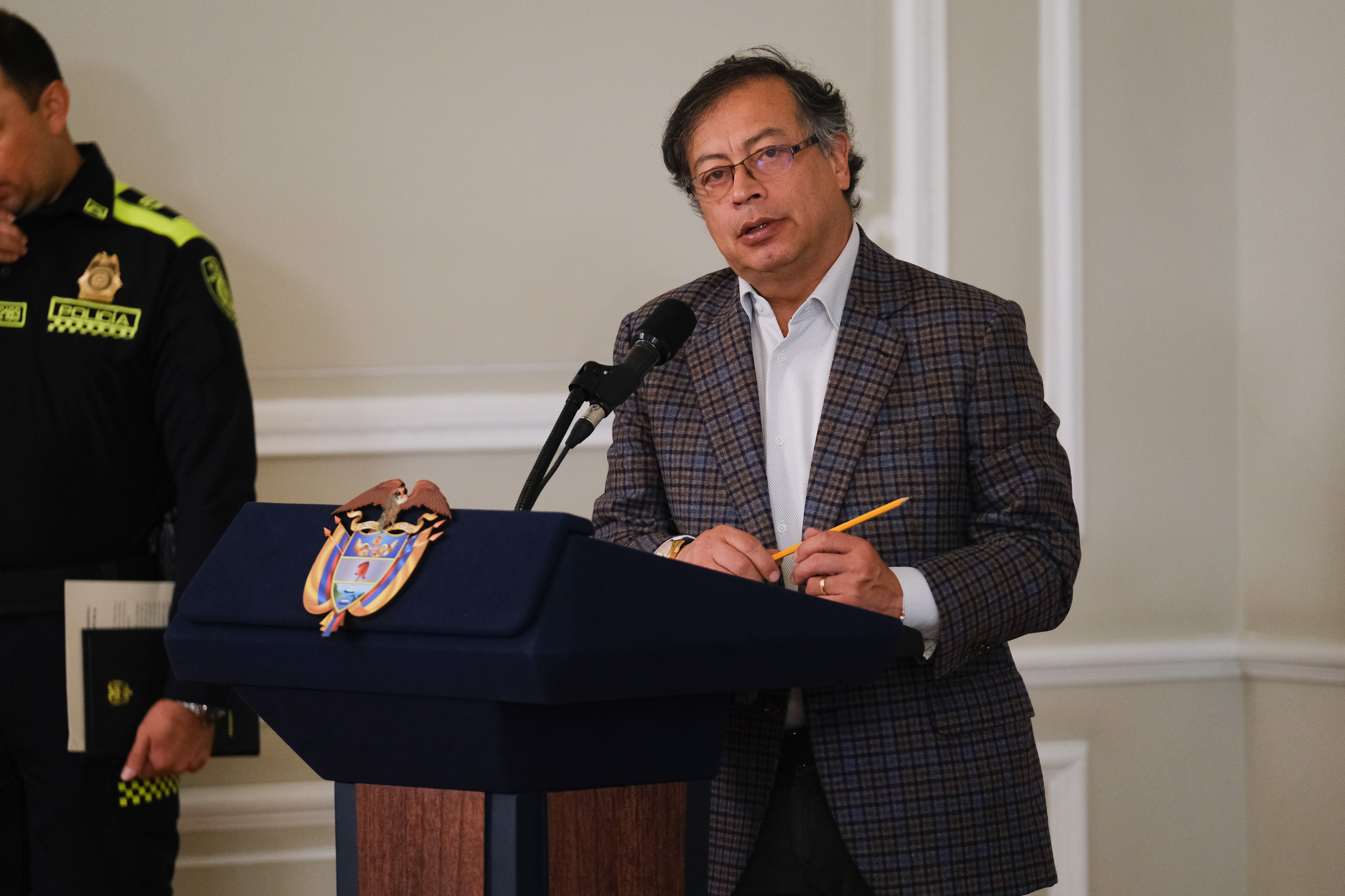 On January 12, President Gustavo Petro led a meeting with Colombian shopkeepers.  Presidency.
