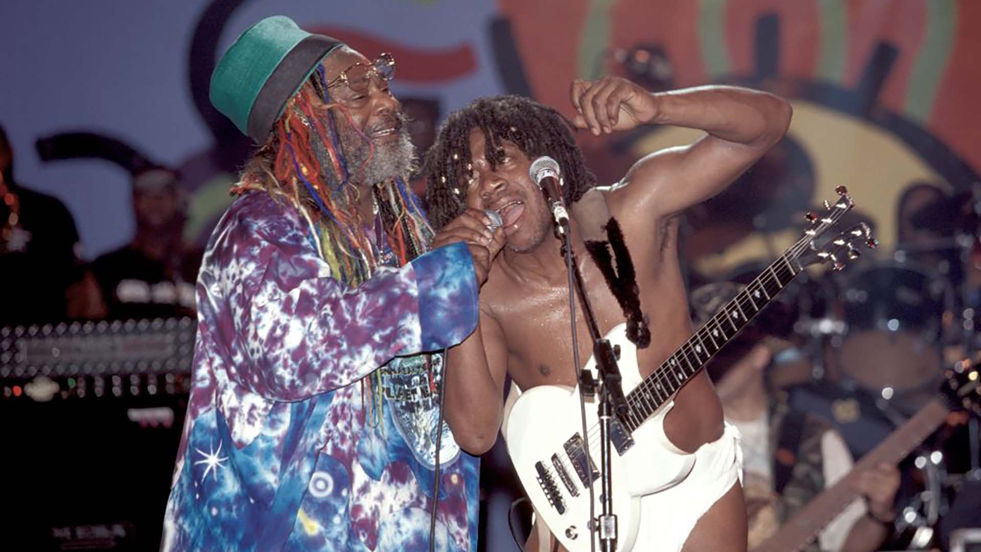El funk es inclusivo desde lo musical, exclusivo desde sus ritos. El guitarrista de Funkadelic toca hace 50 años en pañales (Getty Images)