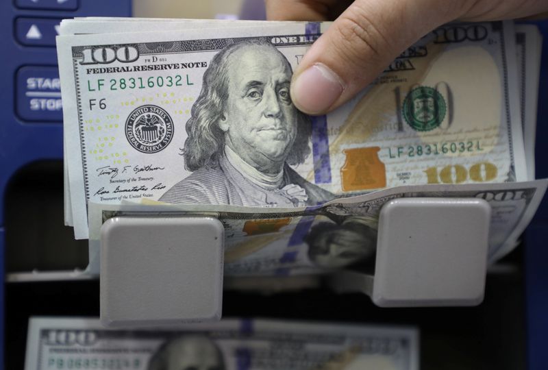 Con los dólares financieros controlados, el mercado pone su atención en el canje de deuda en pesos