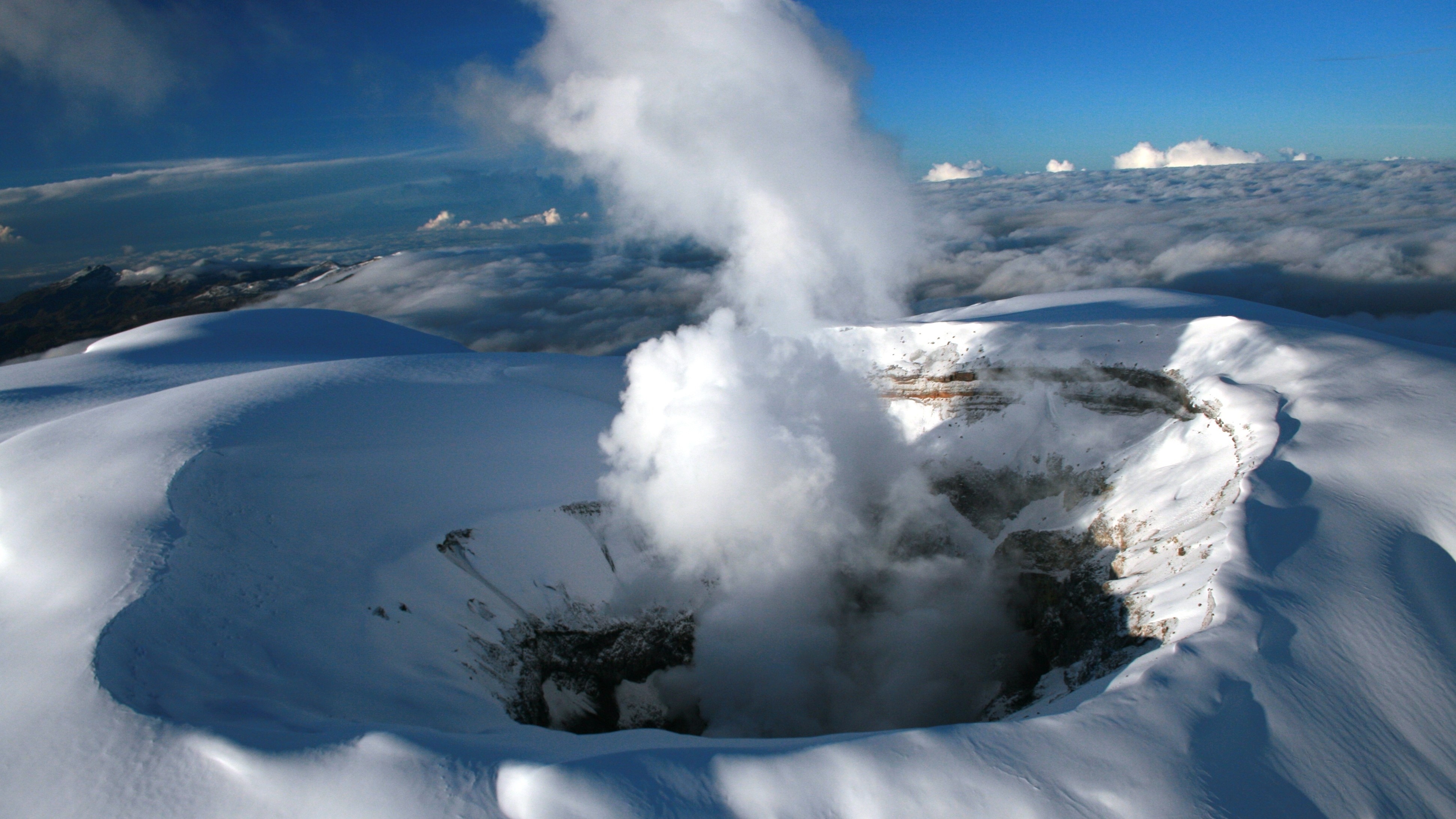 El Volcán Nevado del Ruiz sigue en Alerta Naranja. 
SGC