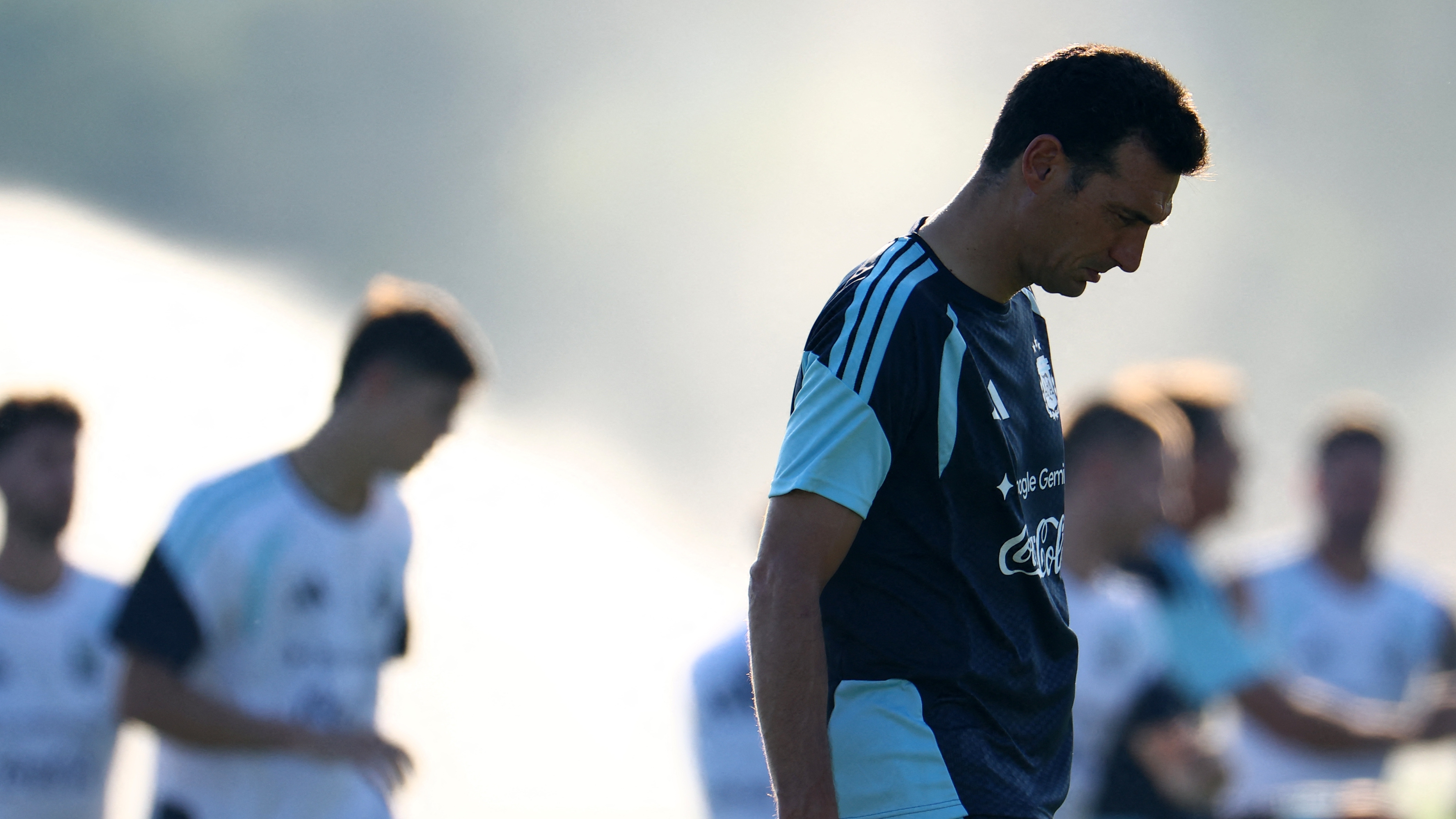 Horas decisivas para la confecci&oacute;n de la lista de 26 futbolistas que Scaloni llevar&aacute; al Mundial: las dudas de &uacute;ltimo momento 