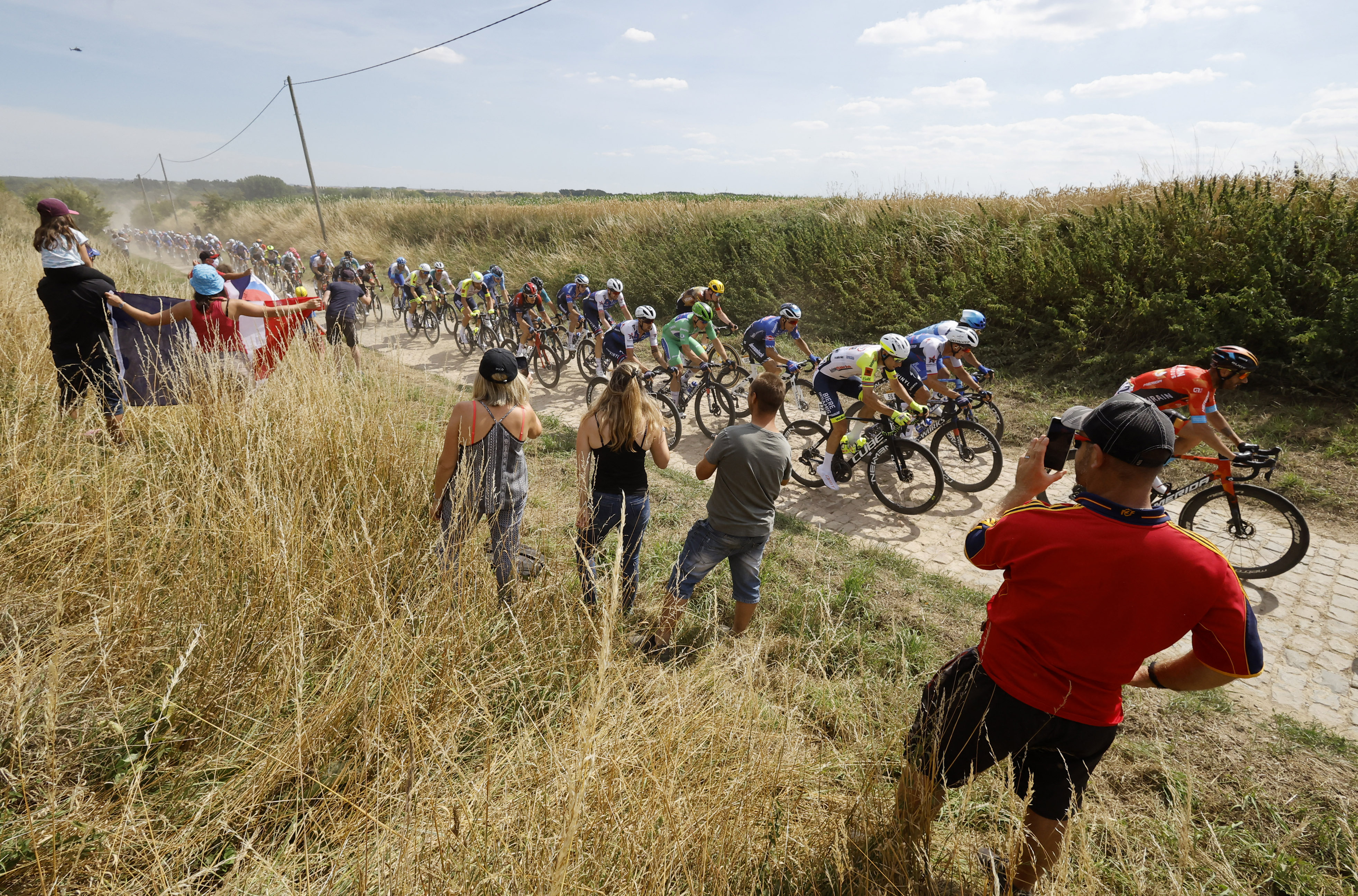 Así fue la etapa 5 del Tour de Francia en donde el Pavé hizo de las suyas. Foto REUTERS/Christian Hartmann