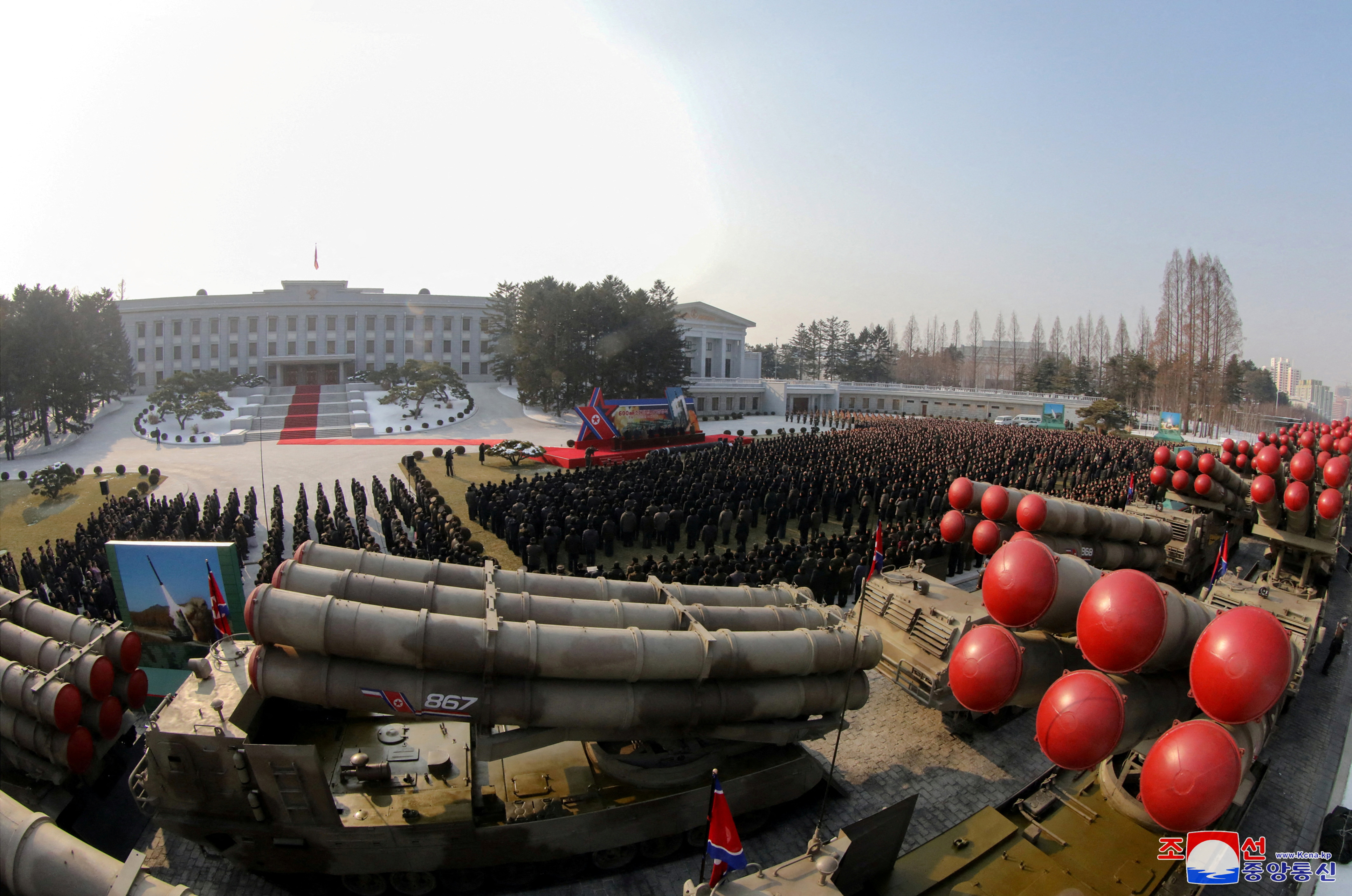 Corea del Sur reportó un incremento en las actividades militares del régimen de Kim Jong-un por un supuesto desfile. (KCNA via REUTERS).