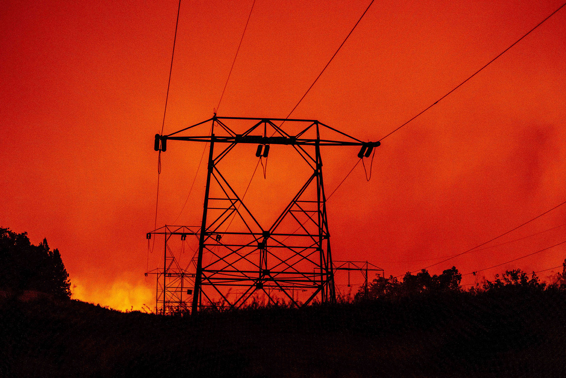 El incendio de Creek en el norte de California se ha extendido hasta ahora a 135.525 acres, destruyó 65 estructuras y está fuera de control, dijo el Departamento de Silvicultura y Protección contra Incendios de California (Cal Fire) en una actualización. (JOSH EDELSON / AFP)