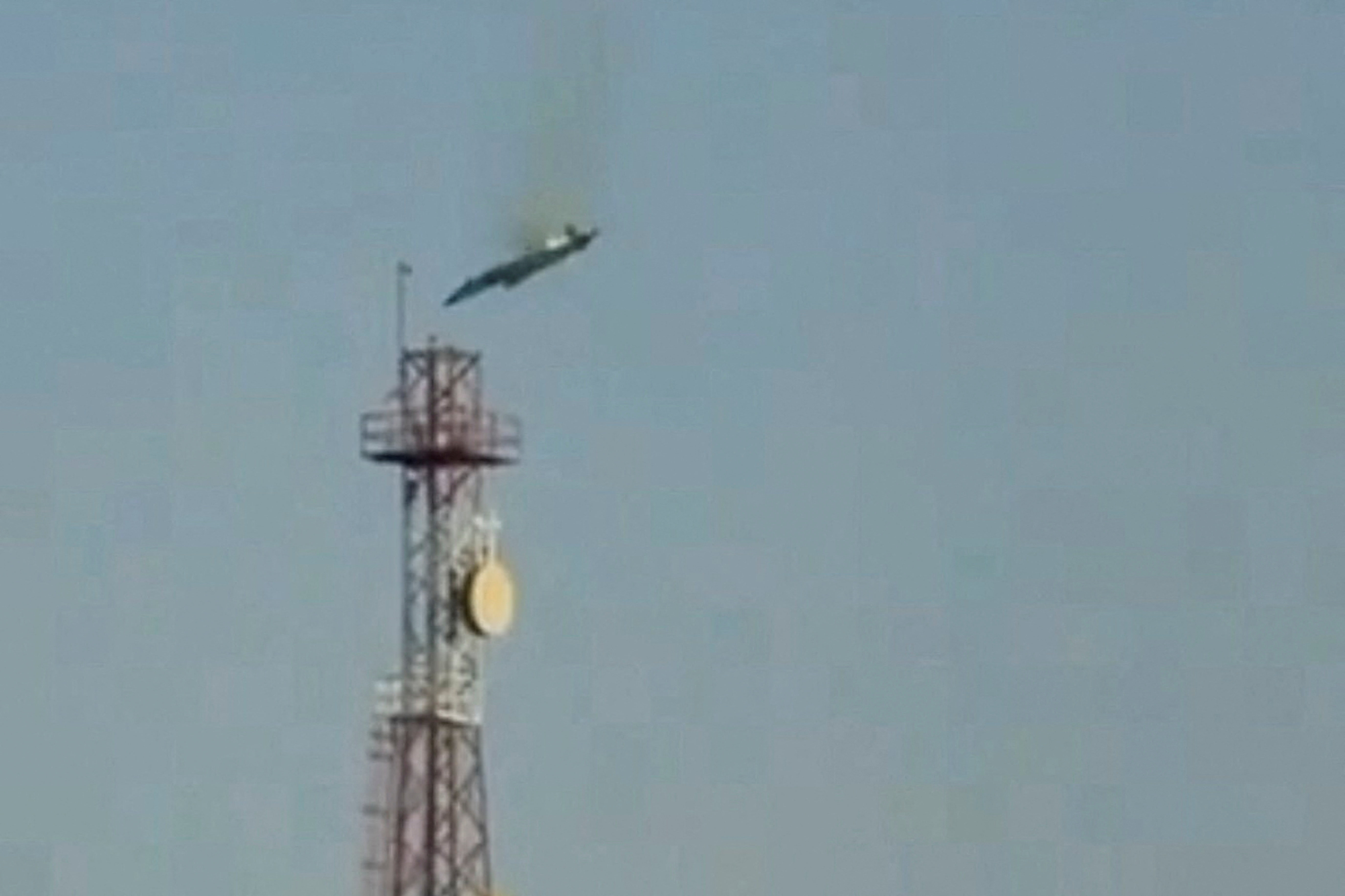 Se registraron explosiones en ciudades de Israel y el Golfo Pérsico tras el lanzamiento de drones y misiles desde Irán