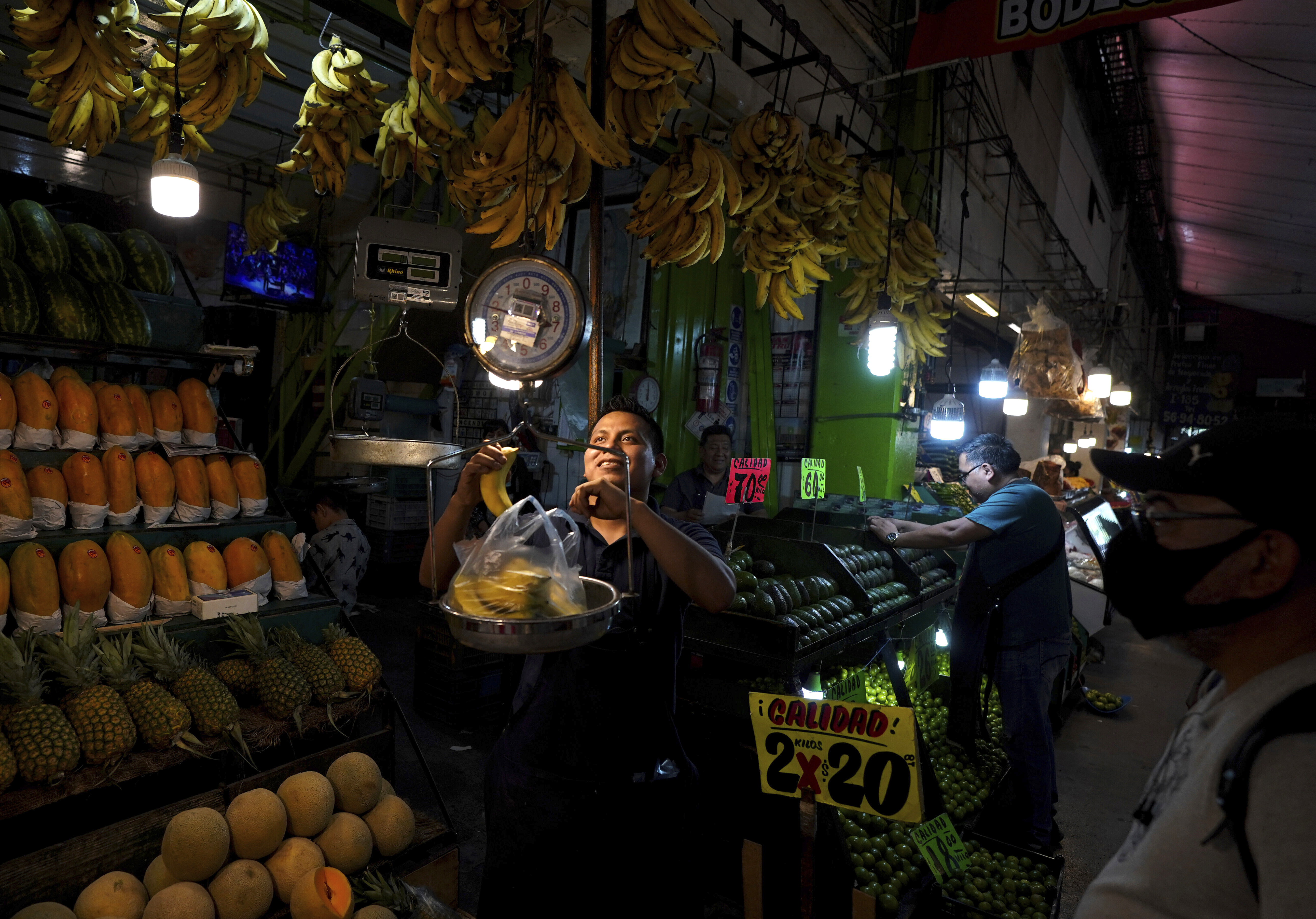 Inflación en México sigue con tendencia a la baja, destacó López Obrador. Foto: AP