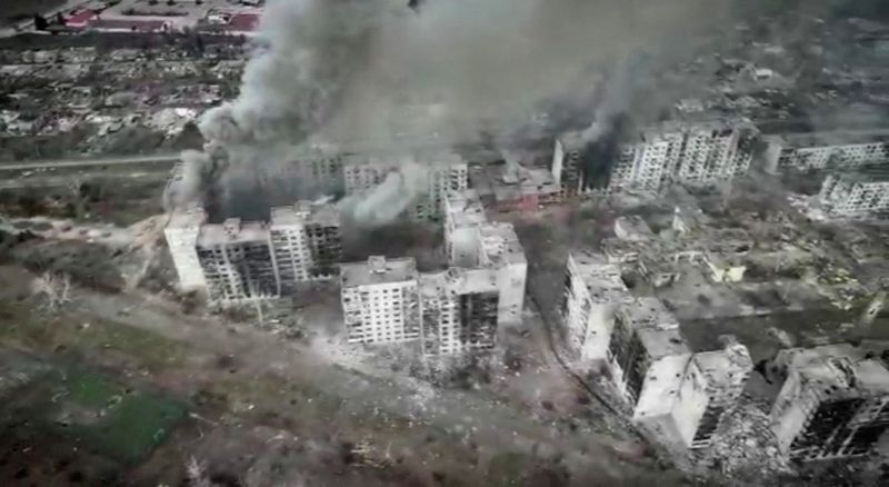 Imágenes de drones sobre Bakhmut, en la región de Donetsk, muestran la devastación en medio de feroces combates durante la actual invasión rusa de Ucrania. (93ª Brigada Mecanizada "Kholodny Yar" vía REUTERS)