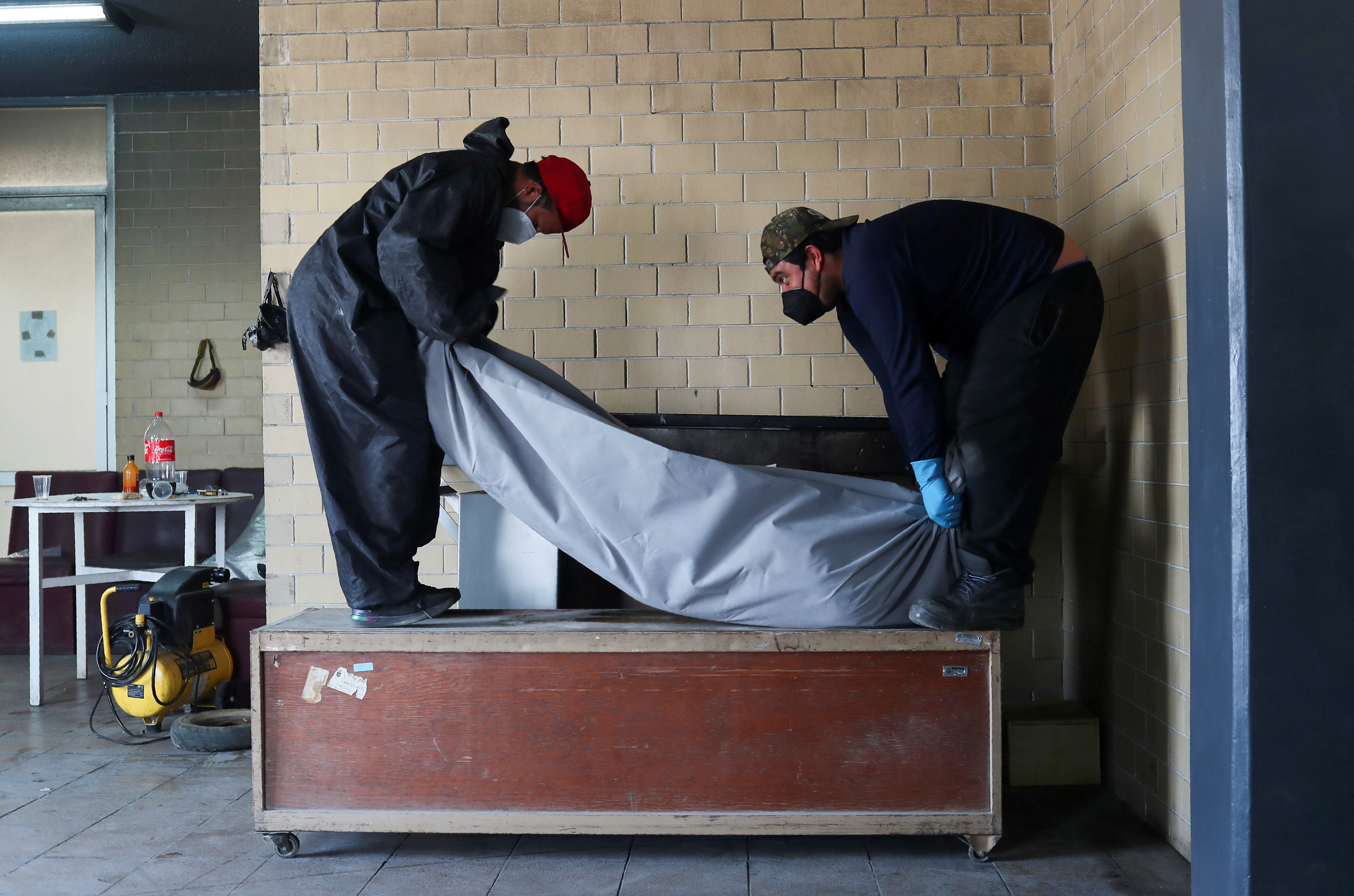 El 70.5% del exceso de mortalidad estaba relacionado con el COVID-19 (Foto: Reuters/Henry Romero)
