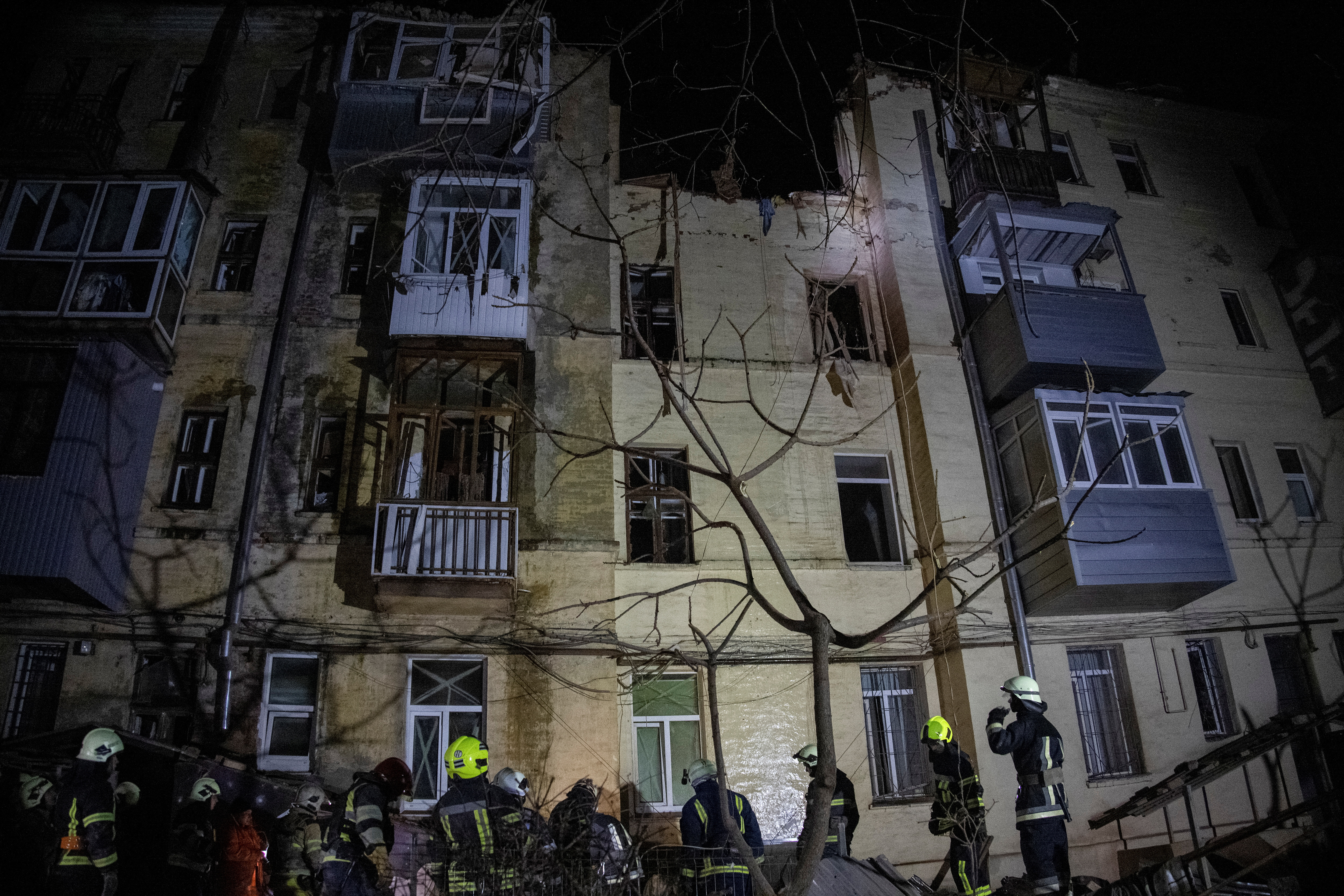 Un edificio dañado por misiles rusos (REUTERS/Yevhen Titov)