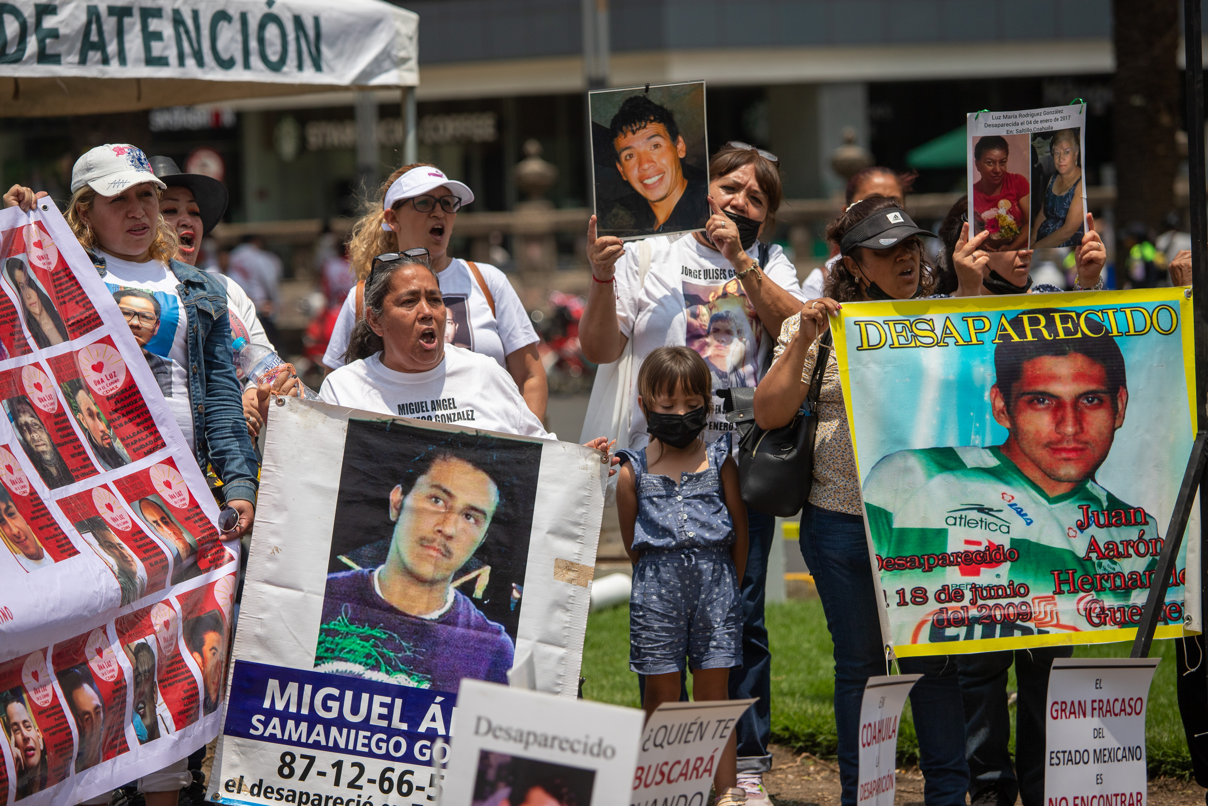  Colectivos de personas desaparecidas participan en una protesta para exigir resultados en la búsqueda de sus familiares en la Ciudad de México (Foto: EFE)
