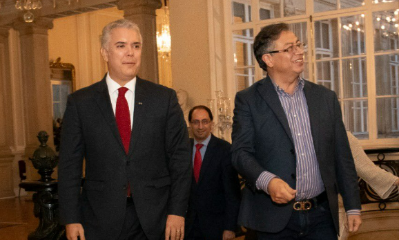 Polémica en redes por el cinturón Ferragamo de $3.000.000 que uso Gustavo Petro en su reunión con Iván Duque