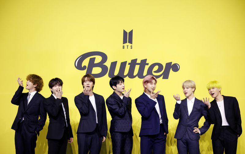  Los miembros de la banda de K-pop BTS posan durante la promoción de su nuevo single 'Butter' en Seúl (REUTERS/Kim Hong-ji)