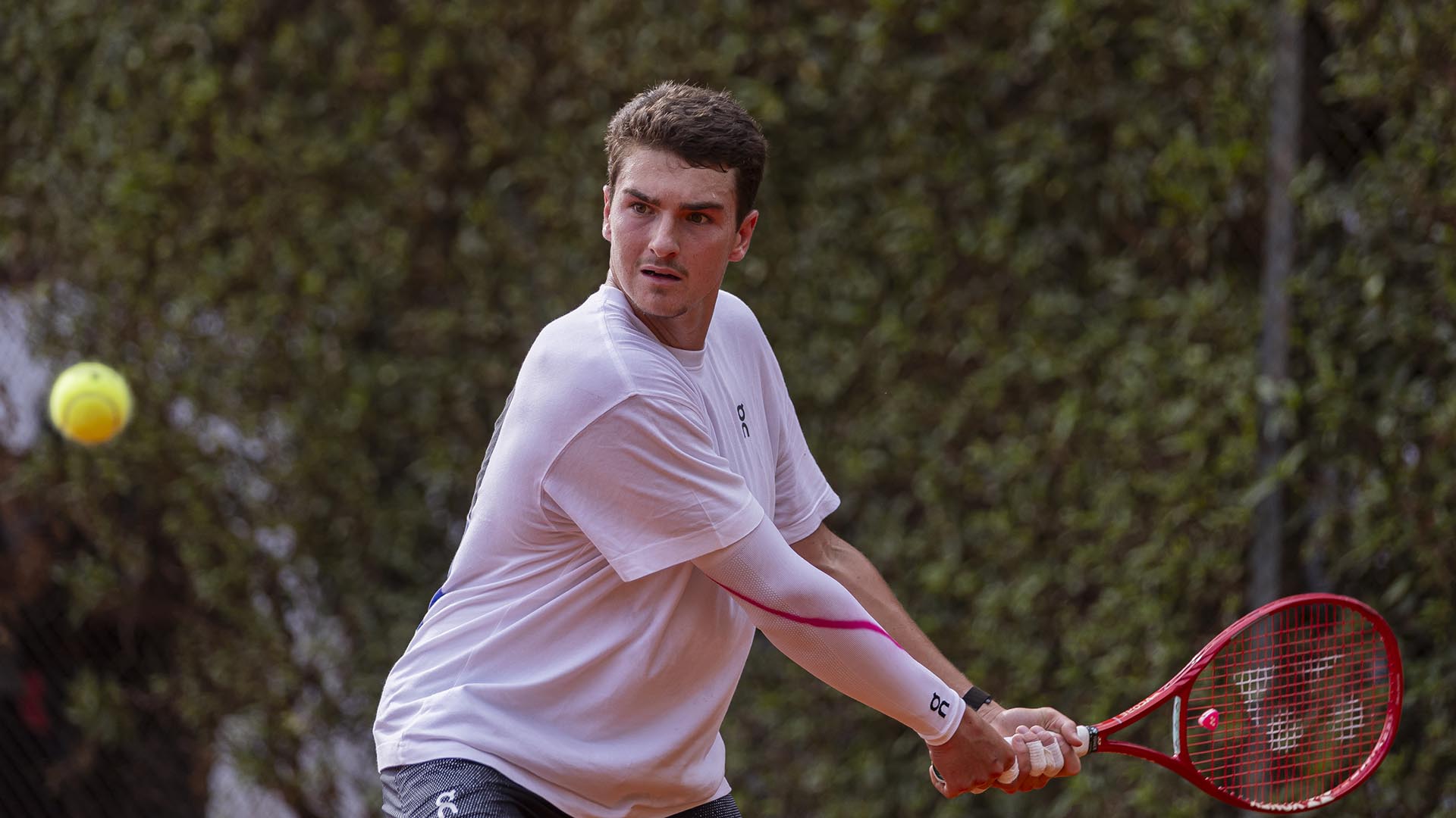 La primera Ferrari eléctrica sorprende por su nombre y por tener mandos analógicos: cuándo empiezan las primeras entregas