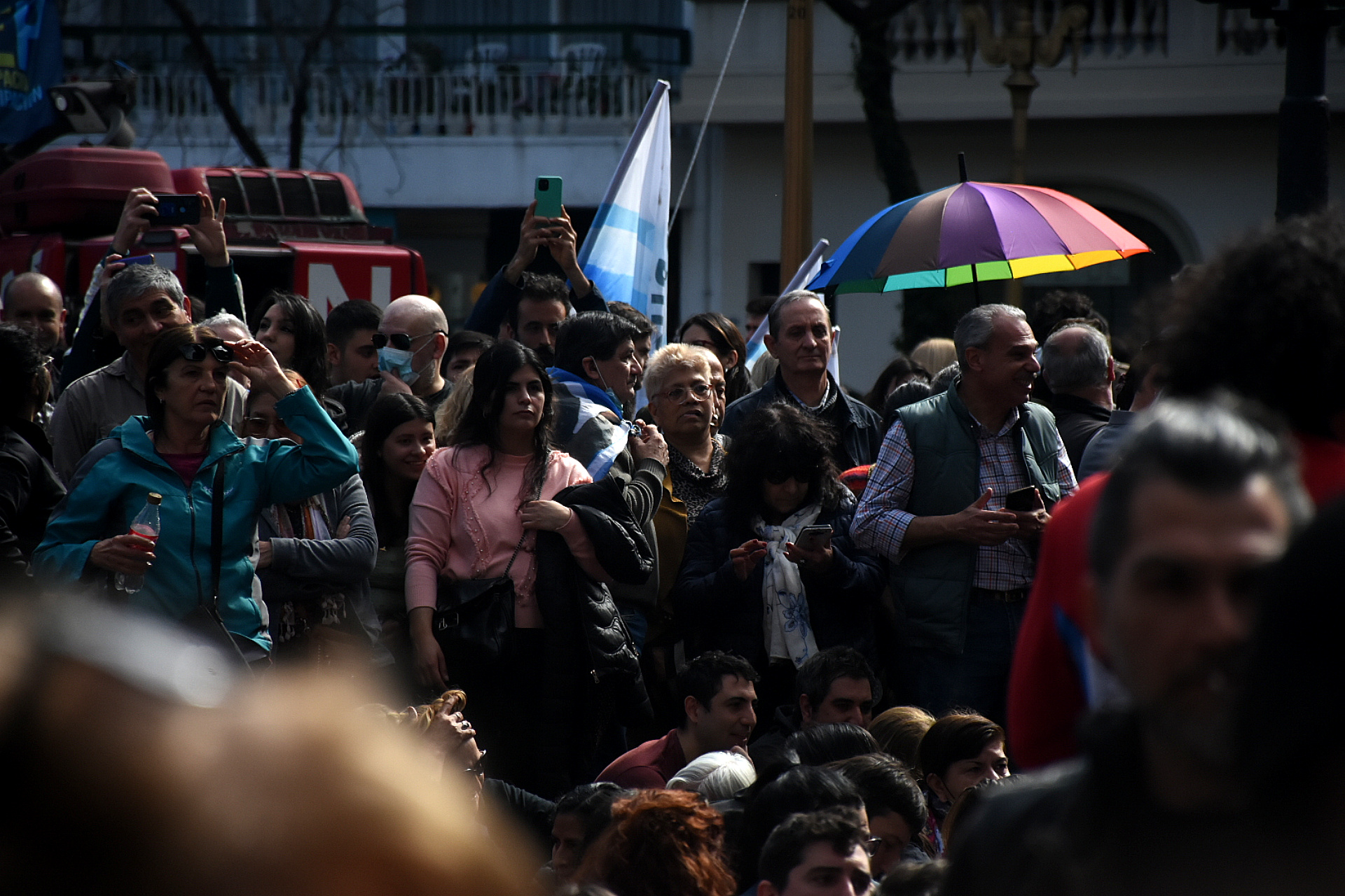 Los intendentes peronistas también suspendieron todos los actos en el conurbano y se movilizan a la casa de Cristina Kirchner
