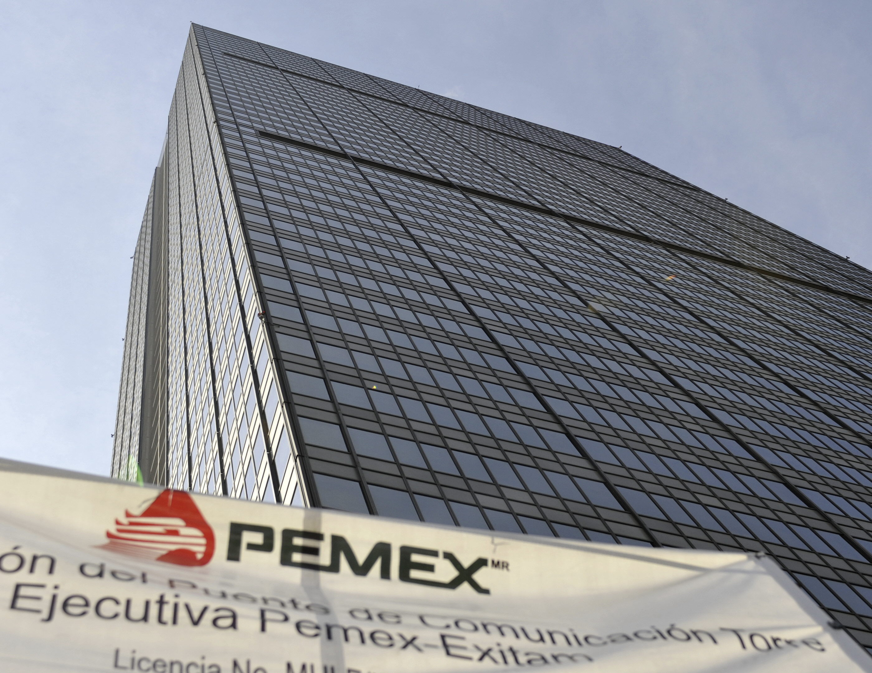El Sindicato de Trabajadores Petroleros de la República Mexicana (STPRM) tiene pendiente su renovación desde 2019, cuando su histórico líder -desde 1993-, Carlos Romero Deschamps, renunció en medio de investigaciones de la Fiscalía por corrupción. (Foto: EFE)