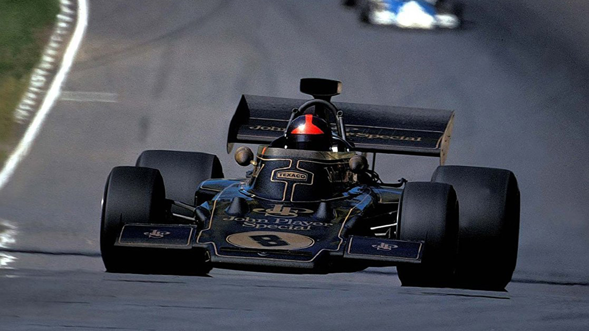 El Lotus 72 número 8 con Emerson Fittipaldi al volante, logró 5 victorias y los campeonatos de pilotos y constructores de 1972