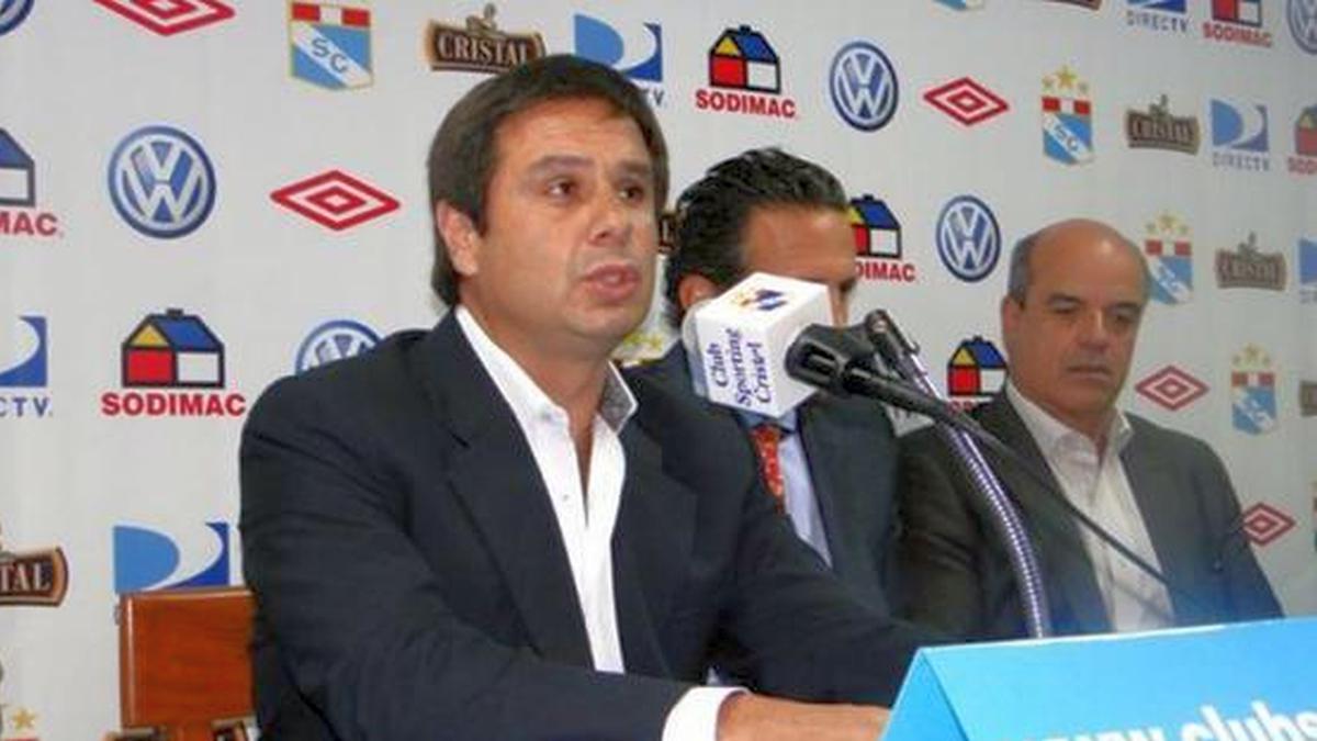 Expresidentes y dirigentes de Cristal rechazan la postura de la actual directiva del club ante la Federación Peruana