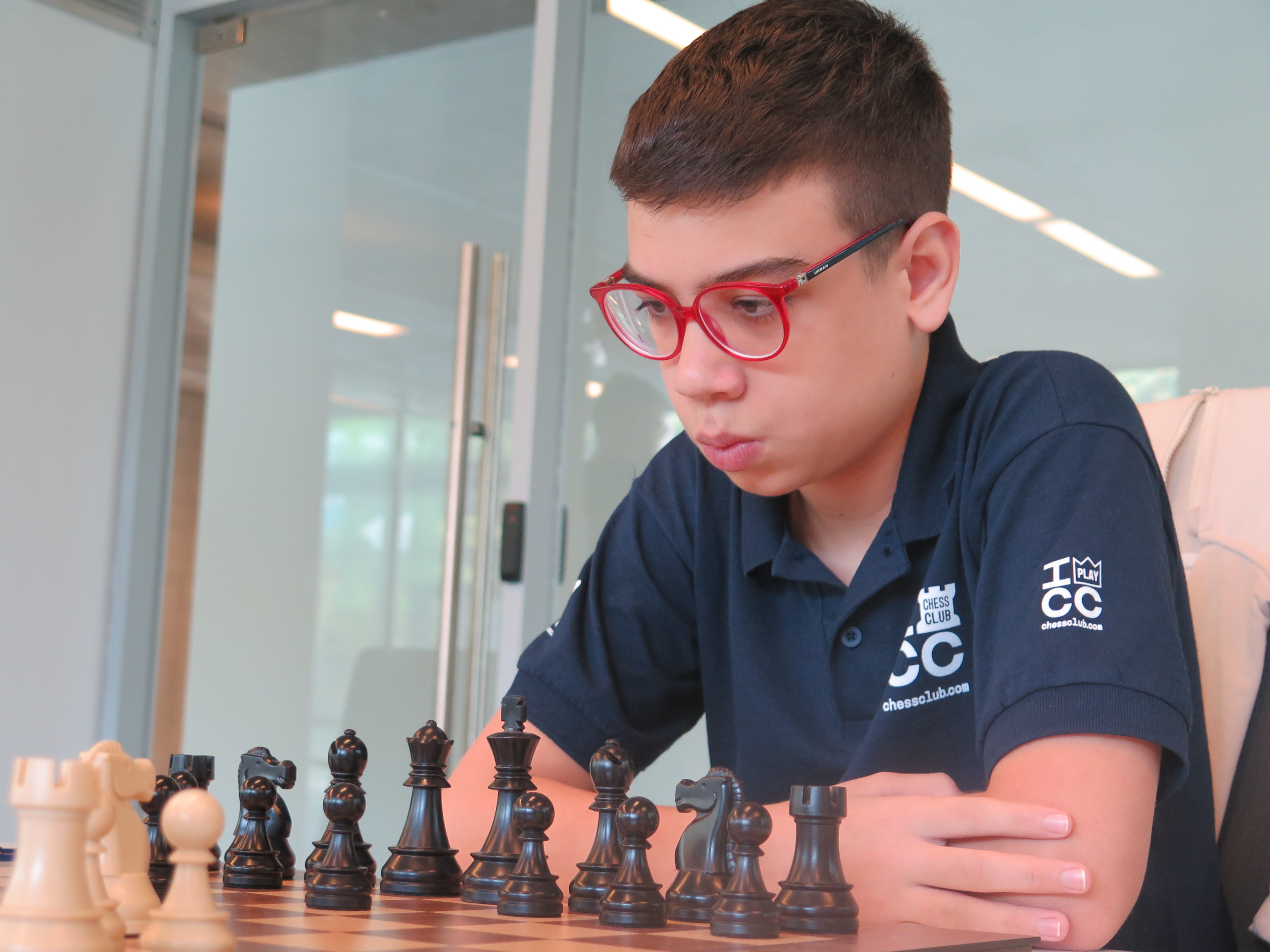 La reacción de Santiago Sosa al pasar junto a Marcos Rojo luego de su expulsión en Racing-Tigre que abrió el debate