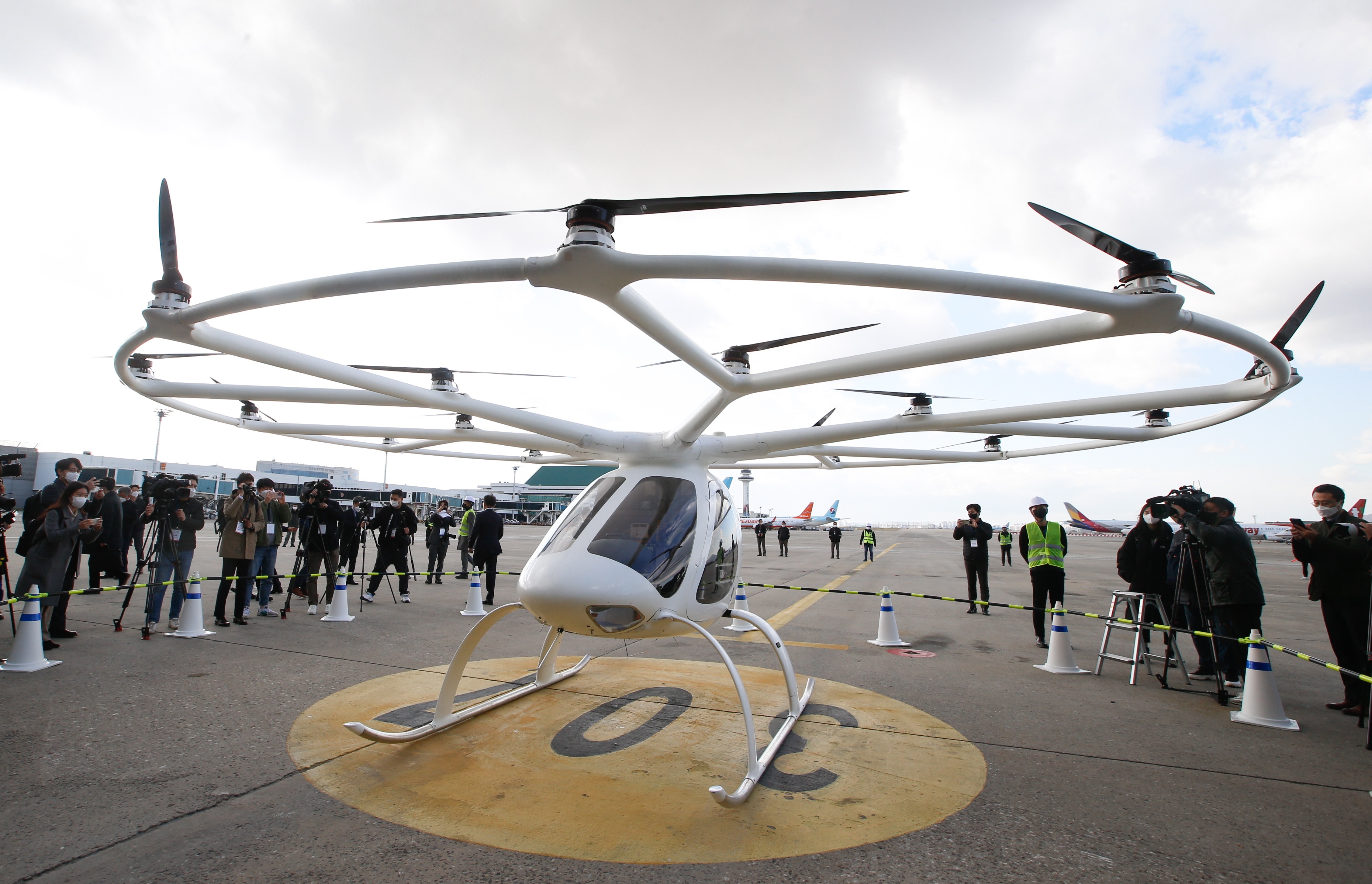 Corea del Sur hace la primera prueba de un aerotaxi tripulado (EFE/EPA/KIM HEE-CHUL)

