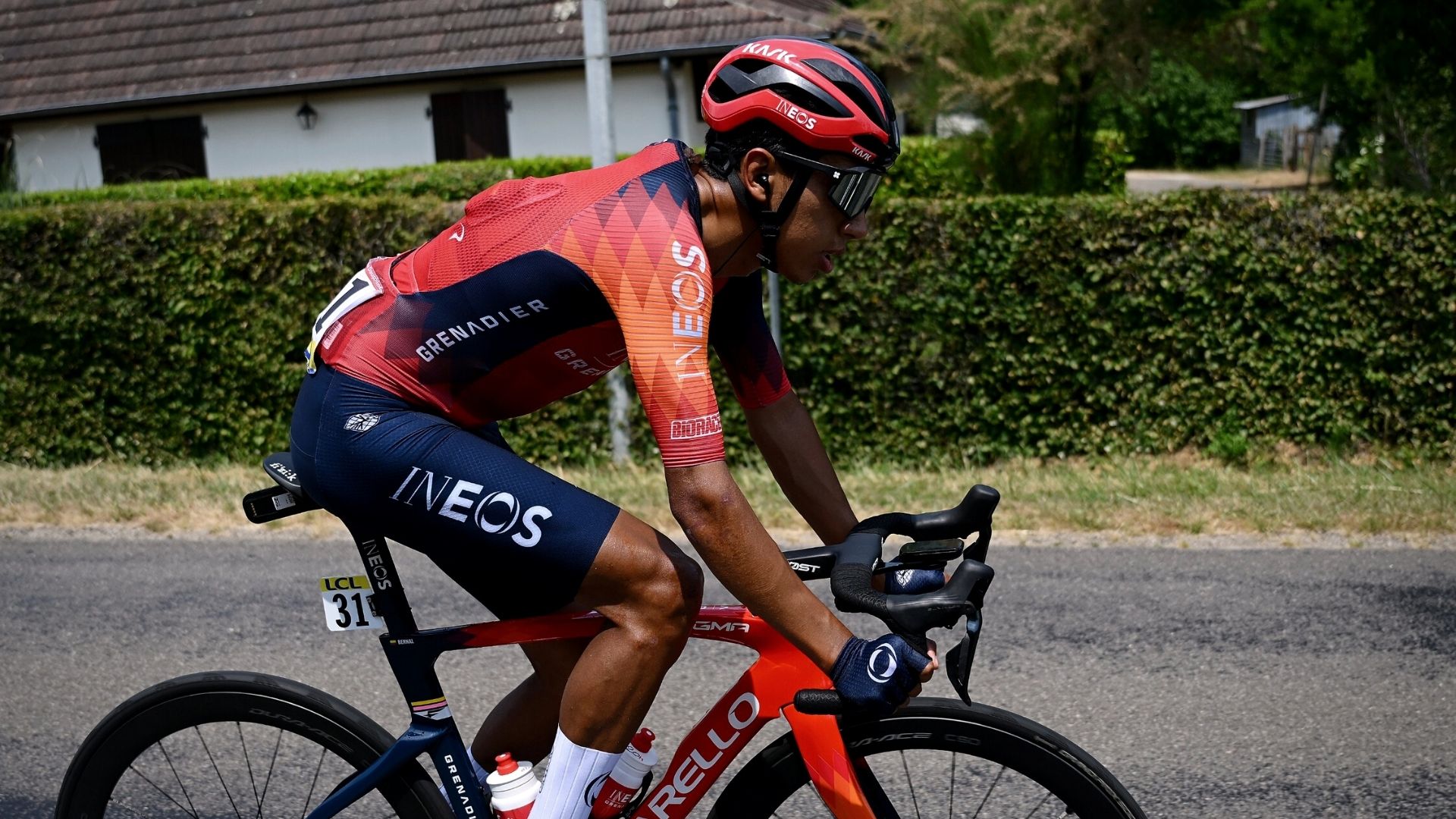 Egan Bernal como en sus mejores tiempos en Europa: atacó, impuso un ritmo y ascendió 11 puestos en la general del Critérium du Dauphiné
