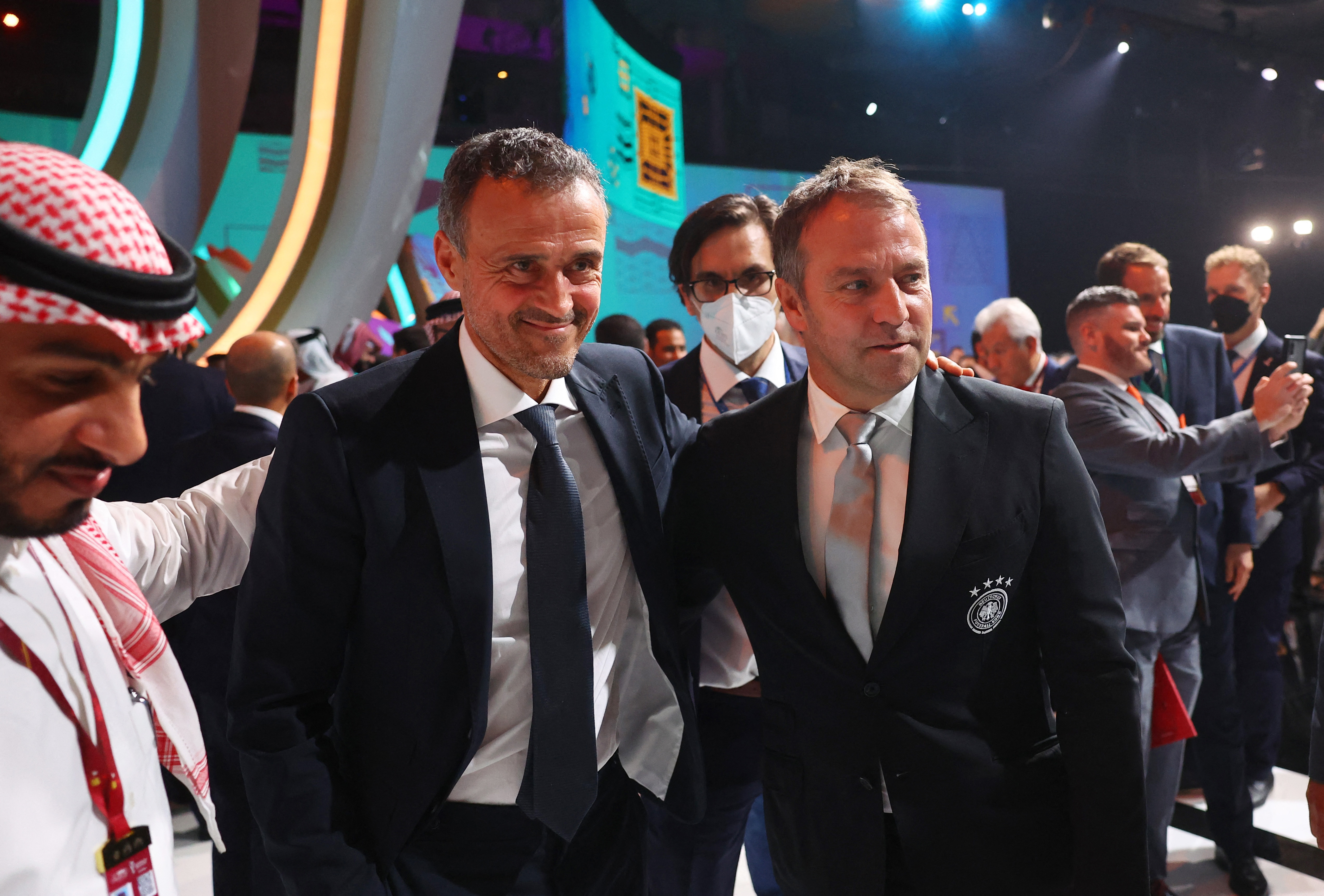  Luis Enrique y el alemán Hansi Flick durante el sorteo del Mundial 2022 