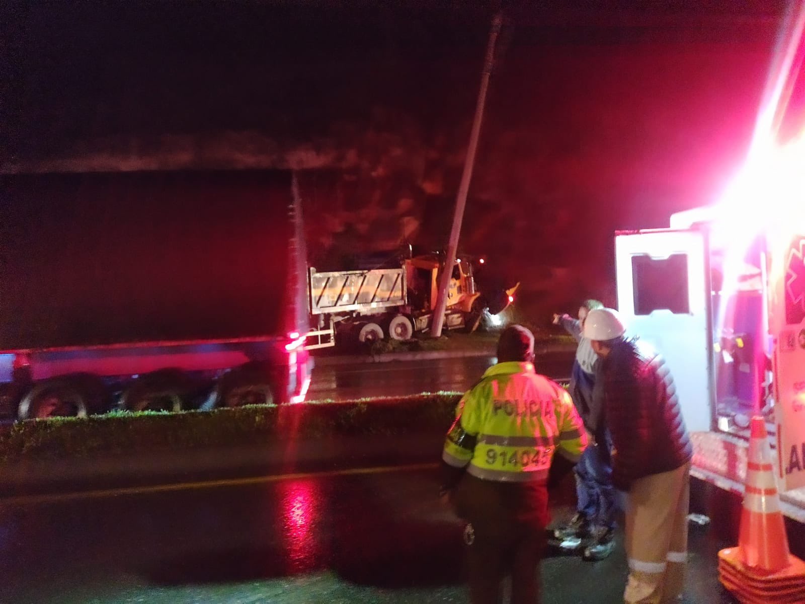 Imagen accidente de transito entre tres vehículos en la vía Bogotá-Melgar
