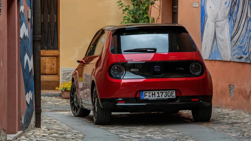 El singular diseño del Honda E muestra una cara posterior muy similar a la delantera. Es parte del atractivo de este modelo de 154 CV de potencia eléctrica