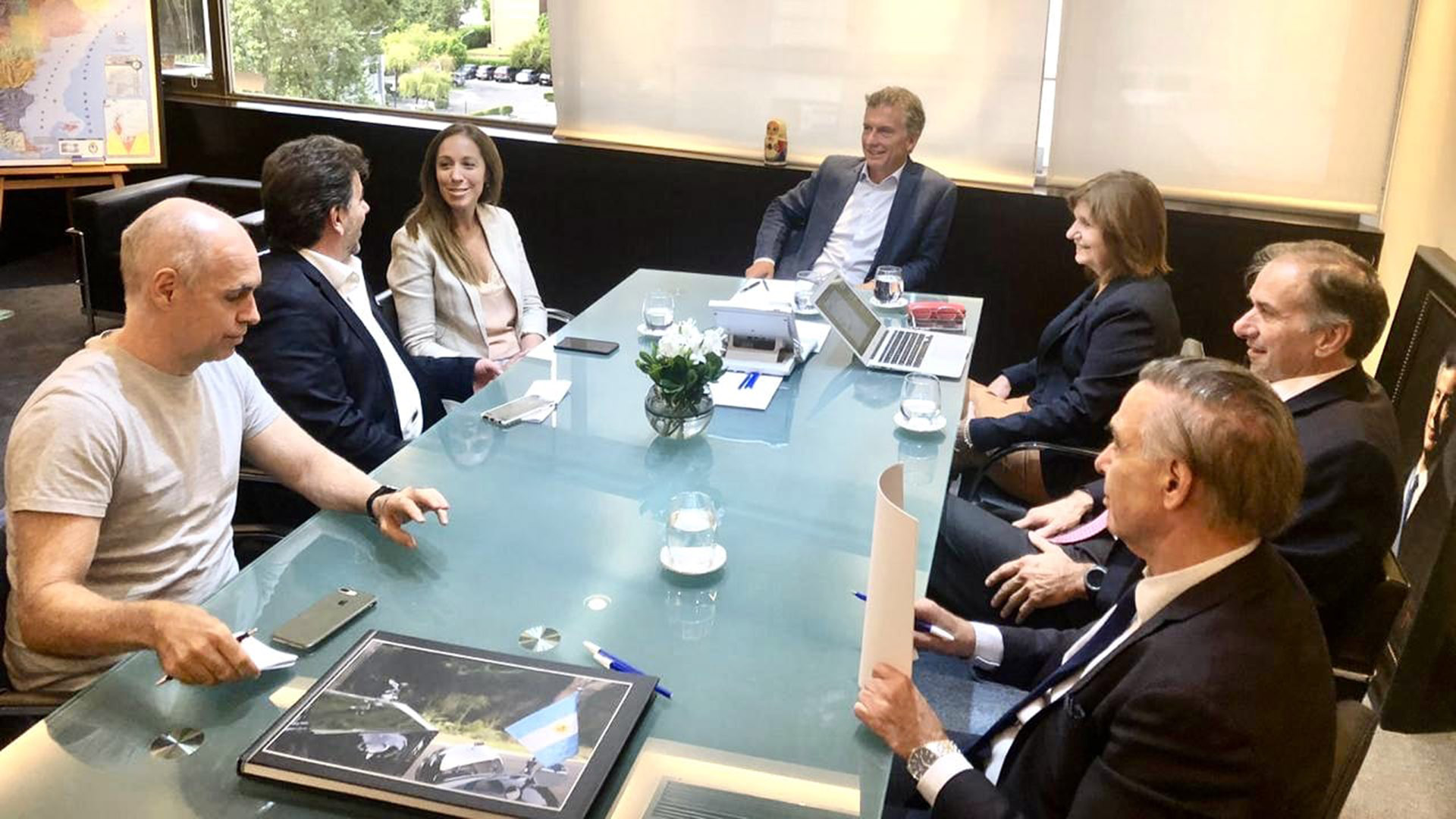 Horacio Rodríguez Larreta, con dirigentes del PRO y Miguel Angel Pichetto en las oficinas de Mauricio Macri