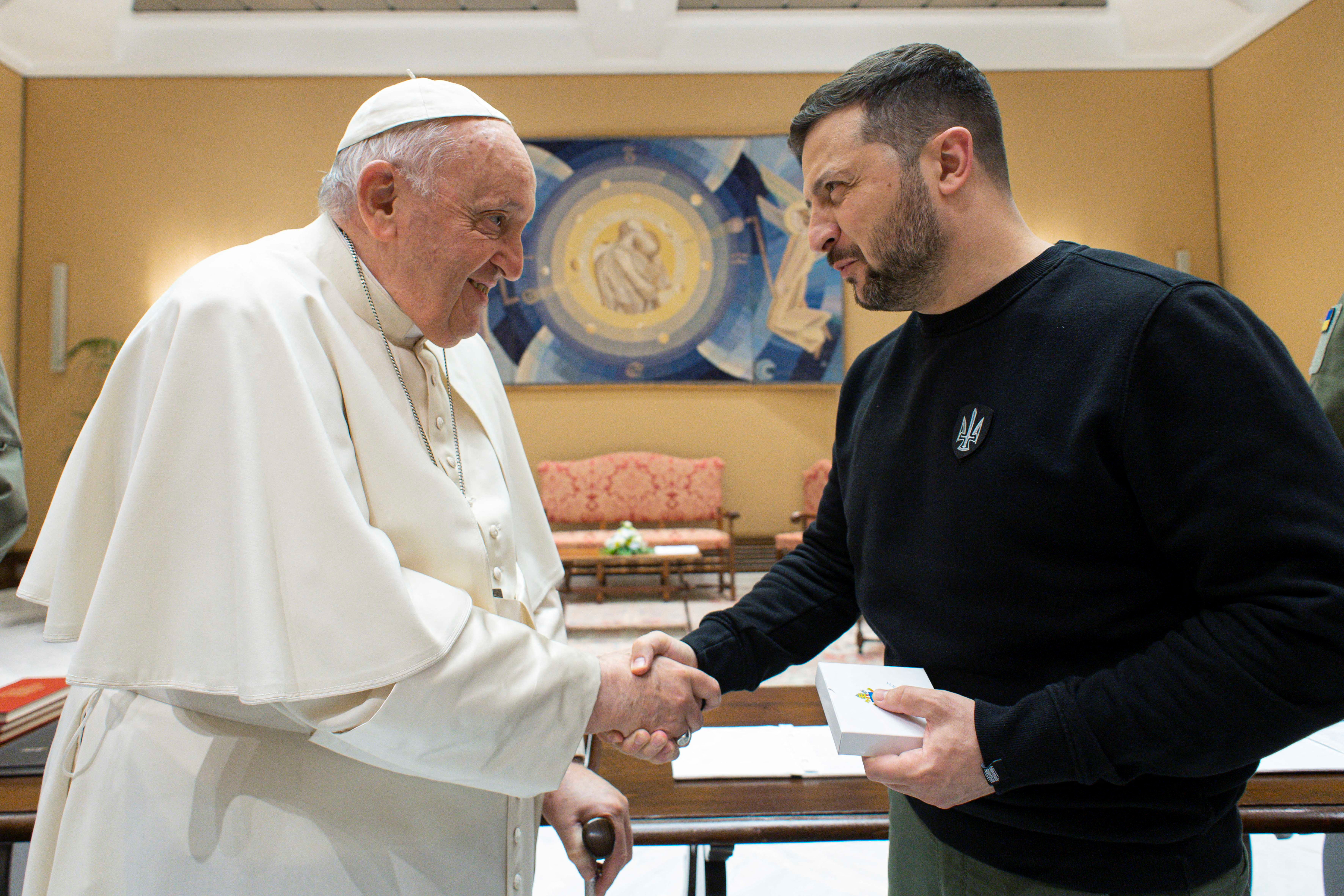 El papa Francisco recibió a Zelensky en el Vaticano (via Reuters)