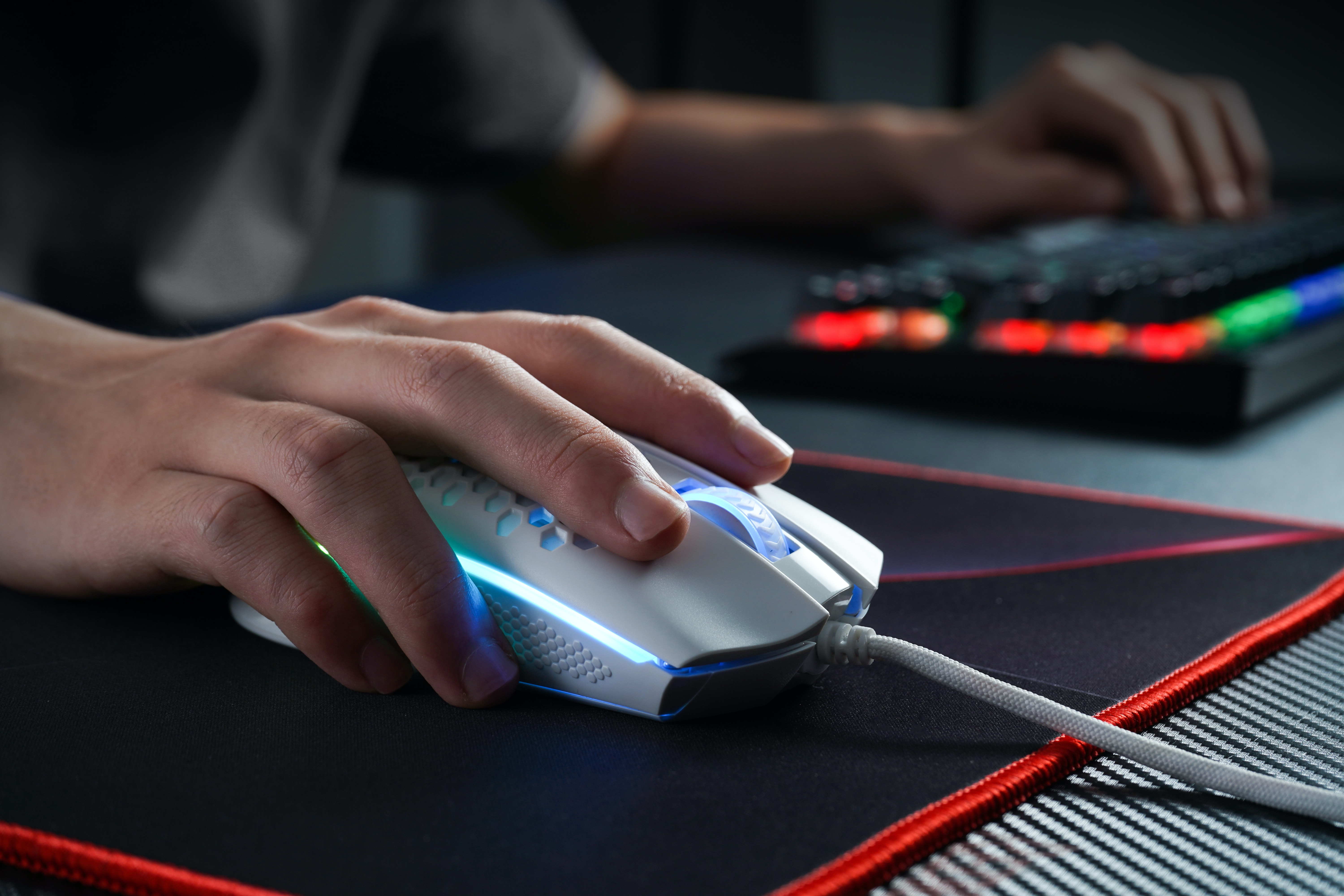 Cuál es la mejor opción para jugar: control o teclado y mouse