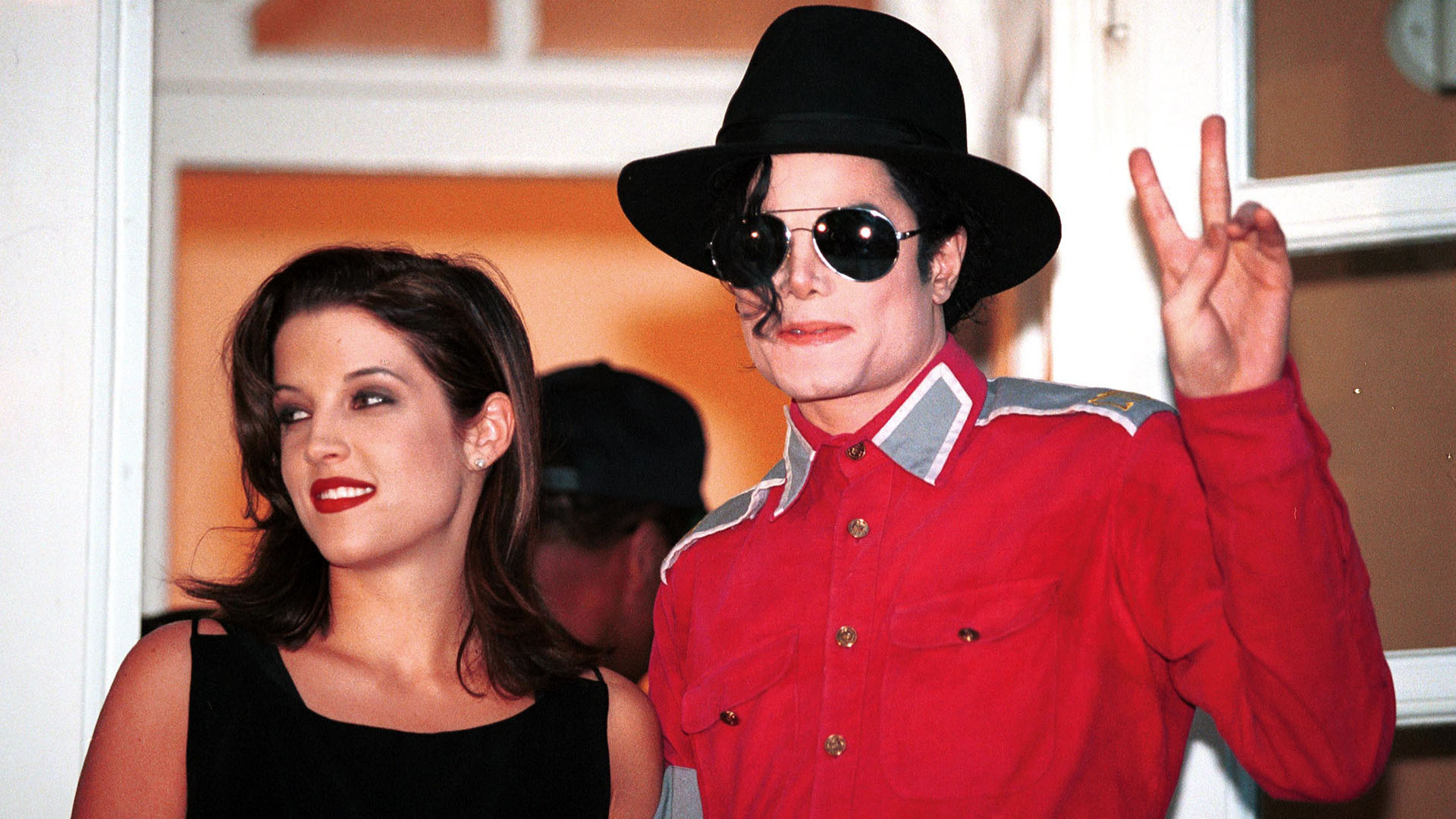 Lisa Marie Presley with Michael Jackson (Globe Photos/mediapunch/Shutterstock)
